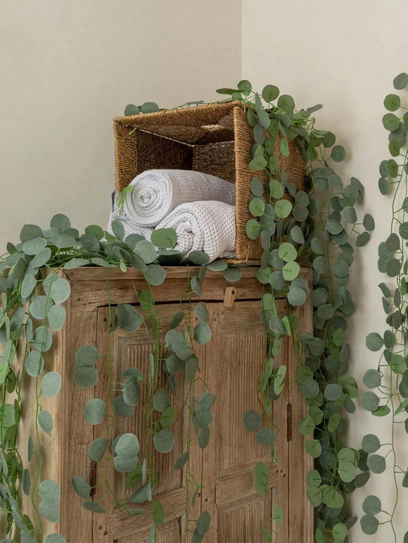 6/12pcs Artificial Eucalyptus Wreath, Artificial Green Wreath, Fake Eucalyptus Leaves, Suitable For Home Decor, Wedding Backdrop, Party Decoration, Birthday, Graduation, Kitchen Decor, Etc.