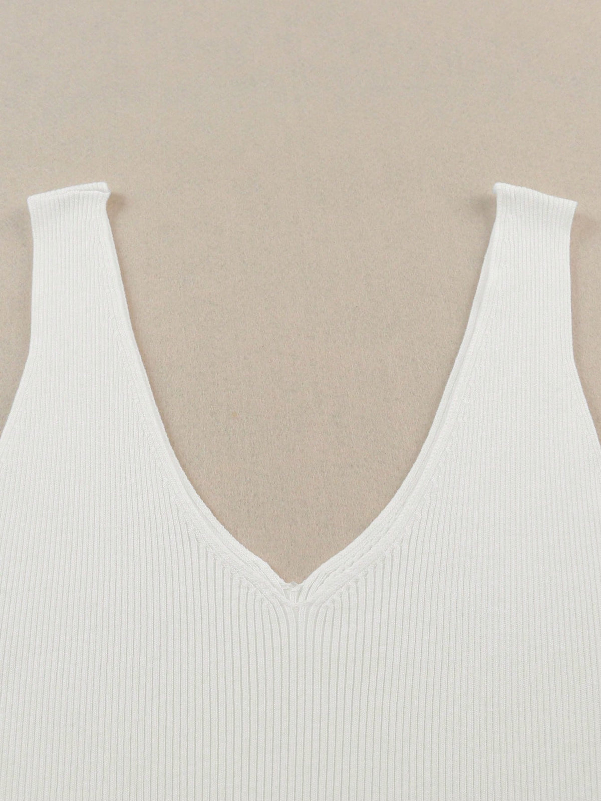 Acelitt Women's Solid Color Casual Vacation Sleeveless V-Neck Knitted Knit Tank Top, Fashion Backless, Summer White