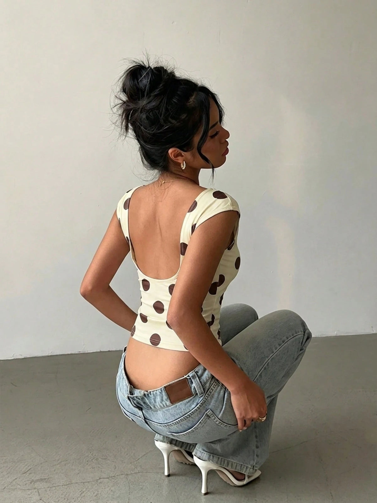 Aloruh Women's Casual Retro Brown Polka Dot Print Short Sleeve T-Shirt, Sexy Backless Top, Summer T-Shirt, Y2K Top Going Out