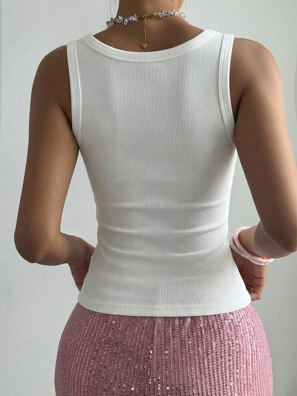 Attriella Shiny Sequin Star & Starfish Decor White Cropped Top, Fitted Casual Camisole For Valentine's Day, Beach Vacation, Music Festival Summer