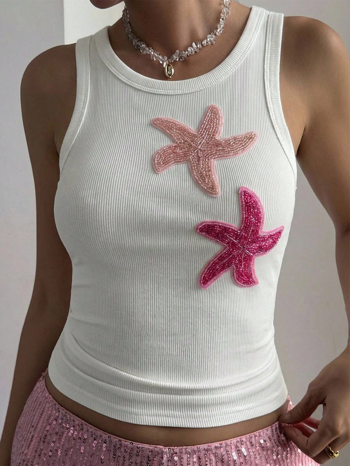 Attriella Shiny Sequin Star & Starfish Decor White Cropped Top, Fitted Casual Camisole For Valentine's Day, Beach Vacation, Music Festival Summer