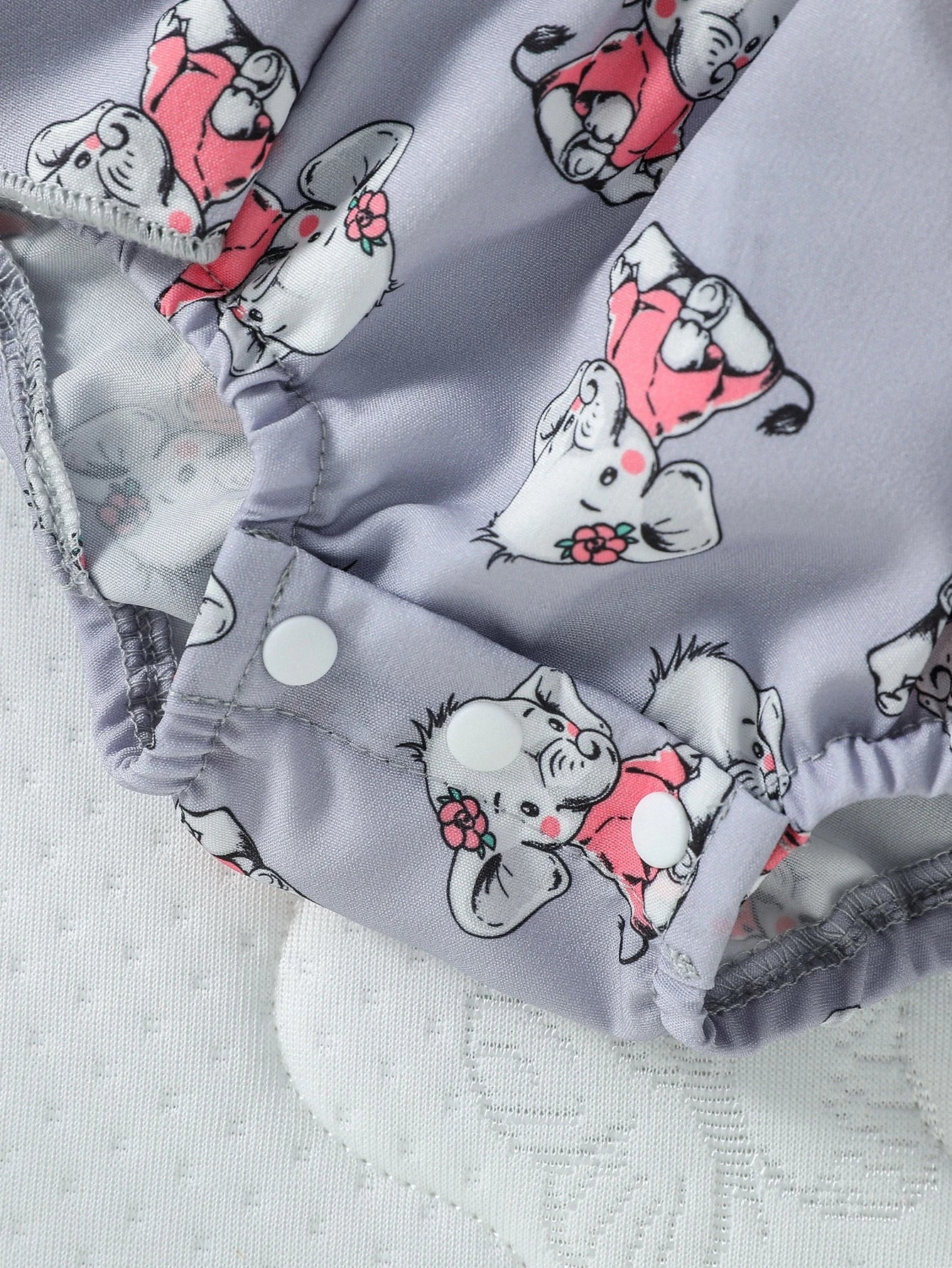 Baby Girl Cartoon Graphic Ruffle Trim Bodysuit & Bow Front Suspender Shorts & Headband