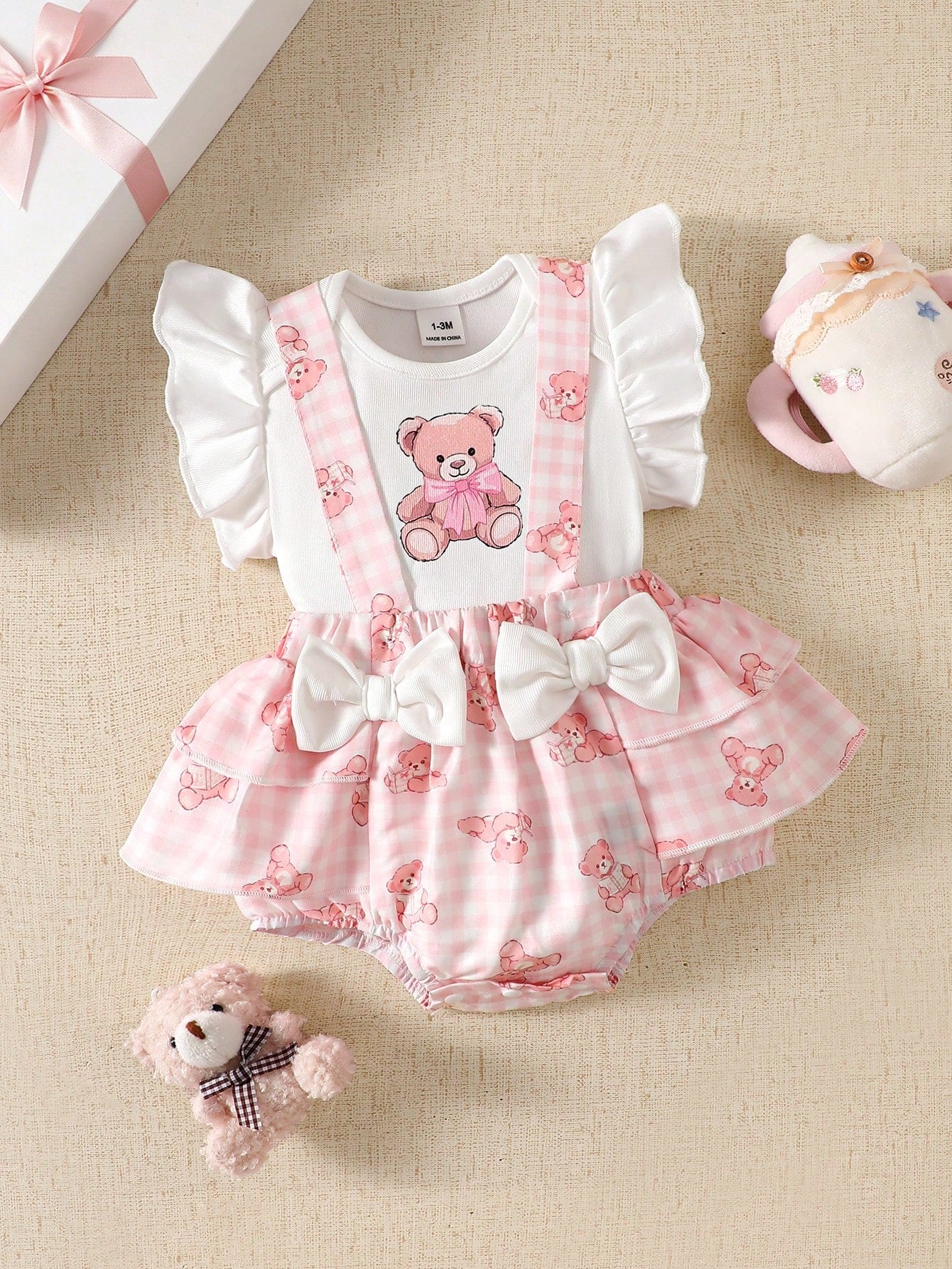 Baby Girl Cartoon Graphic Ruffle Trim Bodysuit & Bow Front Suspender Shorts & Headband