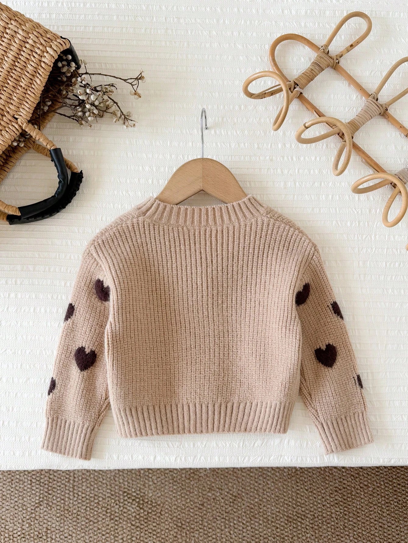 Baby Girl Knit Heart Pattern V-Neck Casual 2016 Aesthetic Cute Kawaii Cardigan Family Matching Mommy And Me Photoshoot Beige Autumn Fall Clothes