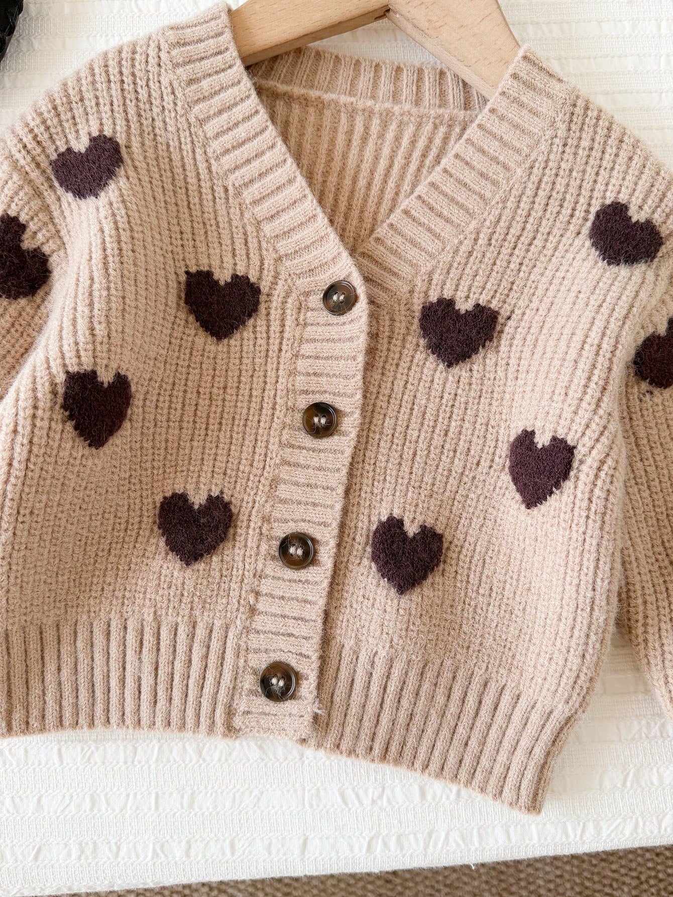 Baby Girl Knit Heart Pattern V-Neck Casual 2016 Aesthetic Cute Kawaii Cardigan Family Matching Mommy And Me Photoshoot Beige Autumn Fall Clothes