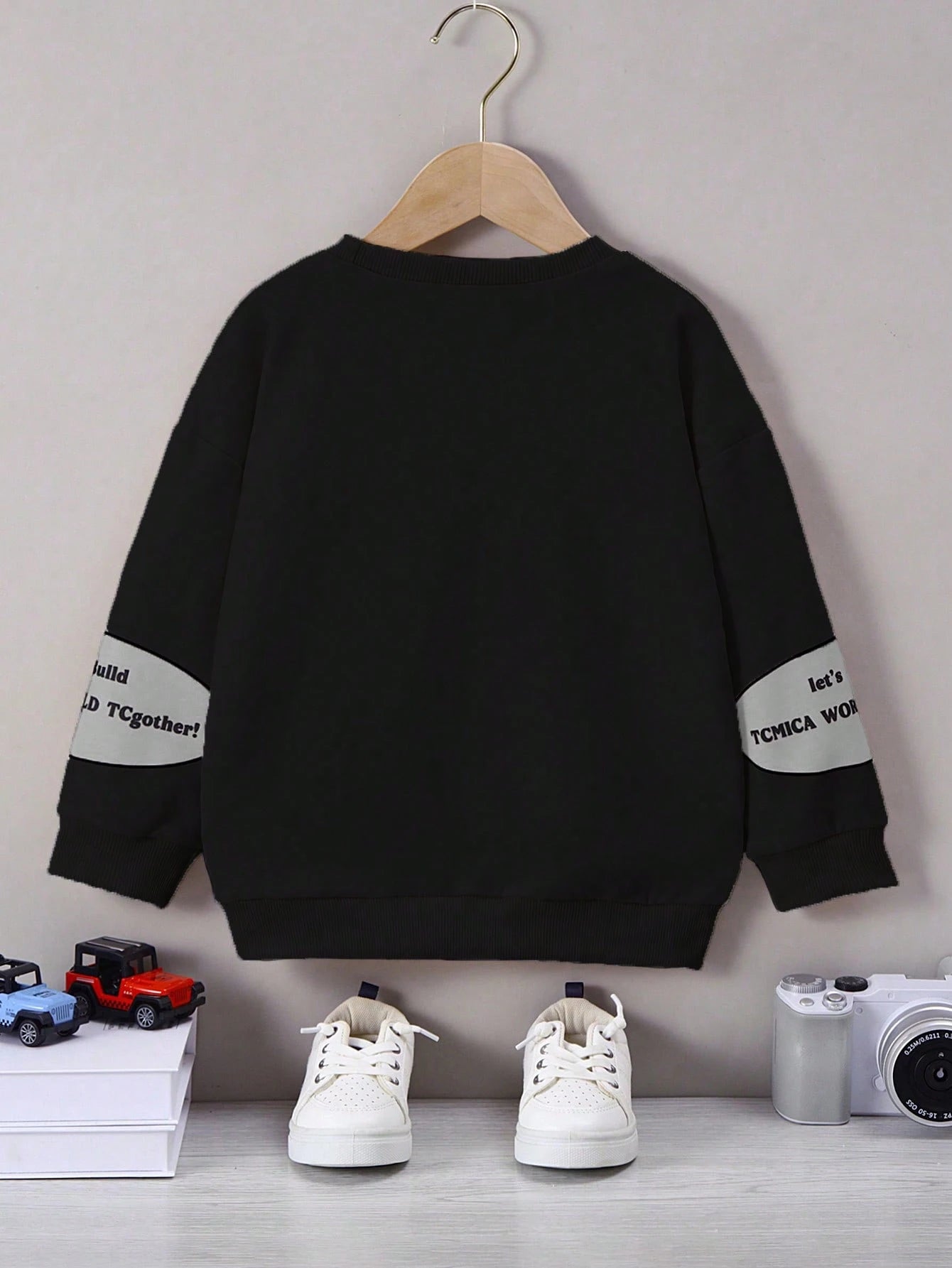Boys 1pc Casual English Car Graphic Black & Grey Drop Shoulder Loose Lightweight Fabric Long Sleeve Sweatshirt Spring/Autumn