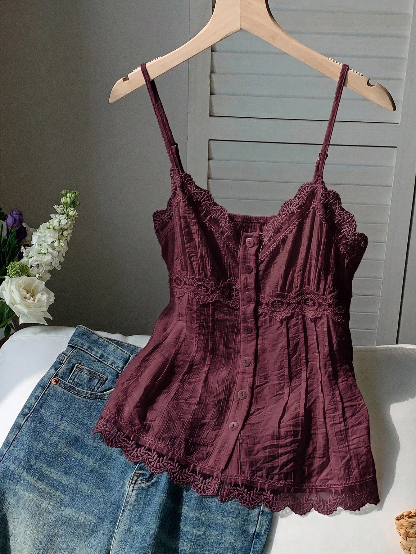 Comfortcana Women's Solid Color Contrast Lace Single-Breasted Camisole Top