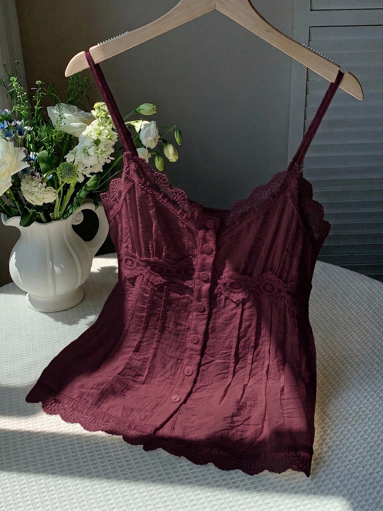 Comfortcana Women's Solid Color Contrast Lace Single-Breasted Camisole Top