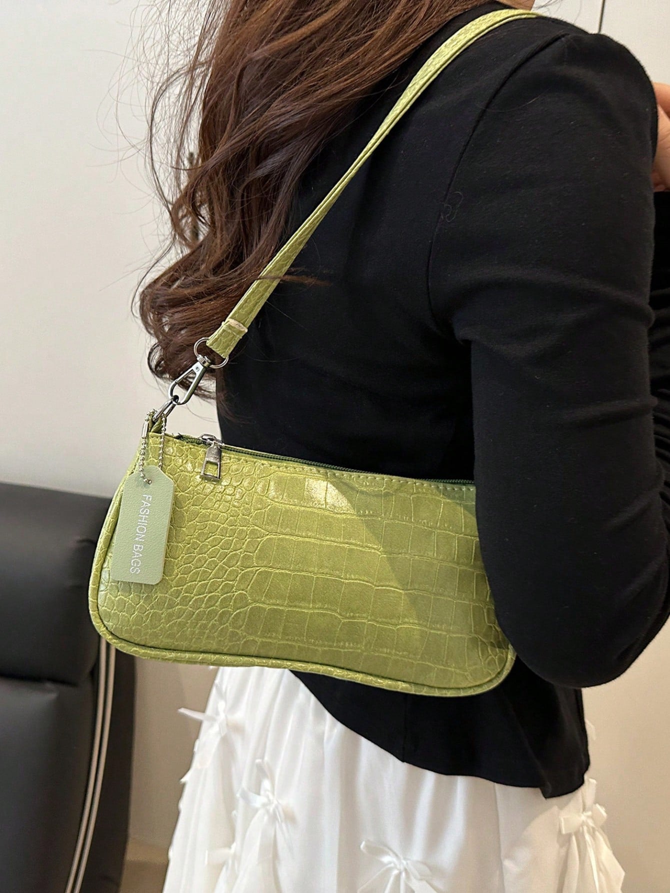 Crocodile Embossed Korean Style Women's Handbag, New Fashion Shoulder Bag, Minimalist Crescent Shaped Tote Bag For Women, Commuting, Green