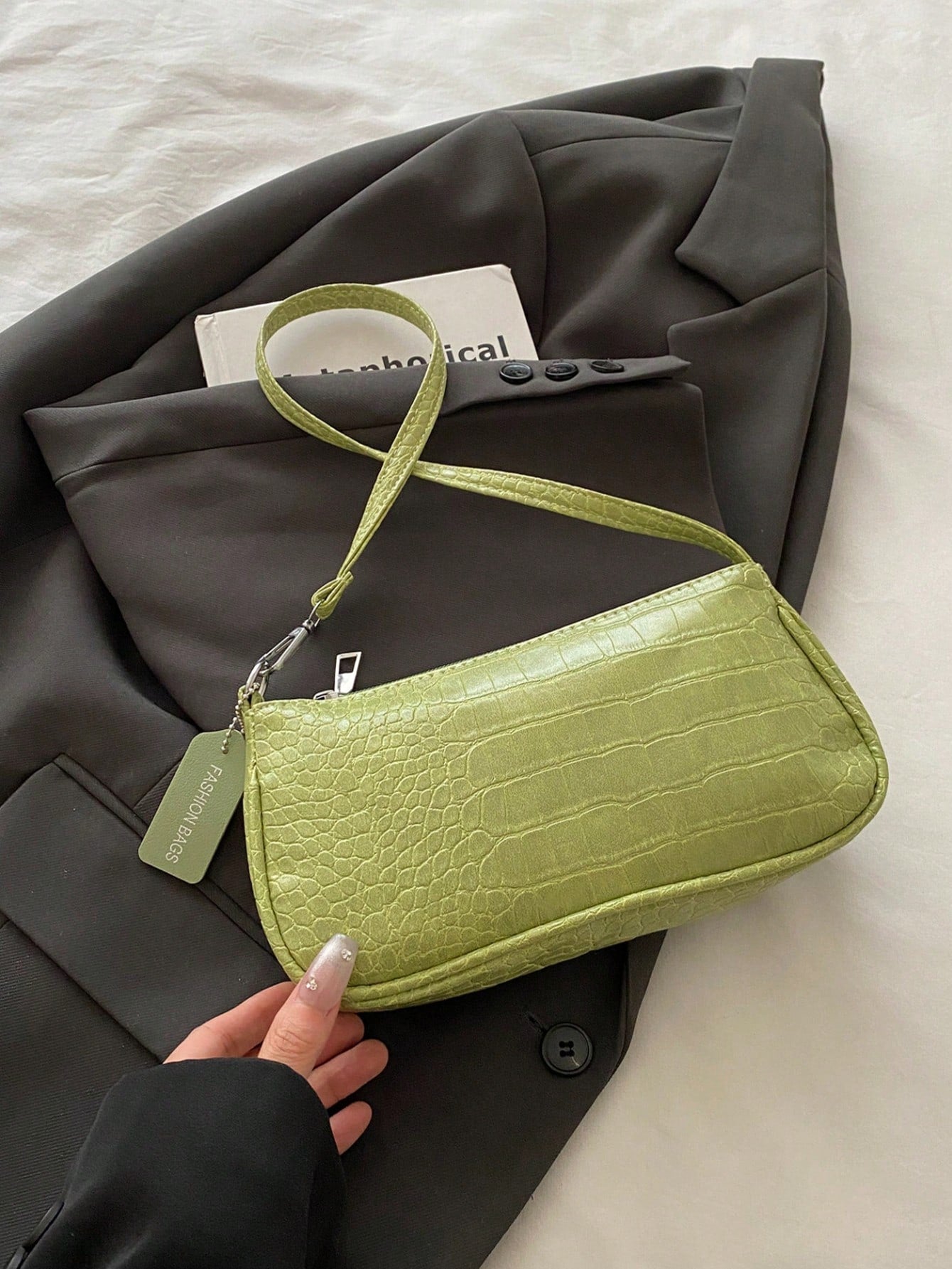 Crocodile Embossed Korean Style Women's Handbag, New Fashion Shoulder Bag, Minimalist Crescent Shaped Tote Bag For Women, Commuting, Green