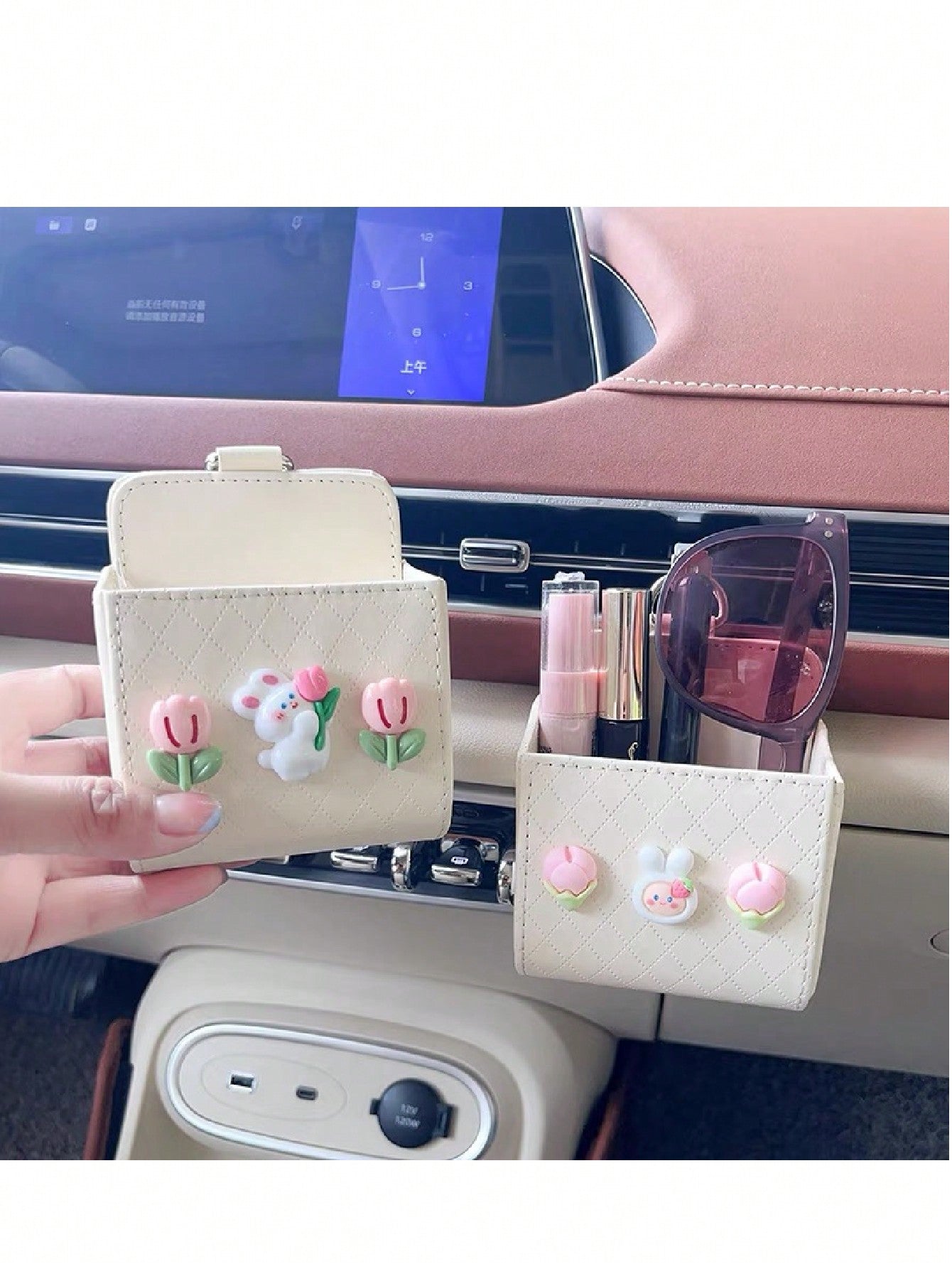 Cute Car Air Vent Storage Pouch, Vehicle Phone Holder Organizer Pocket (Random Color Black Or White)