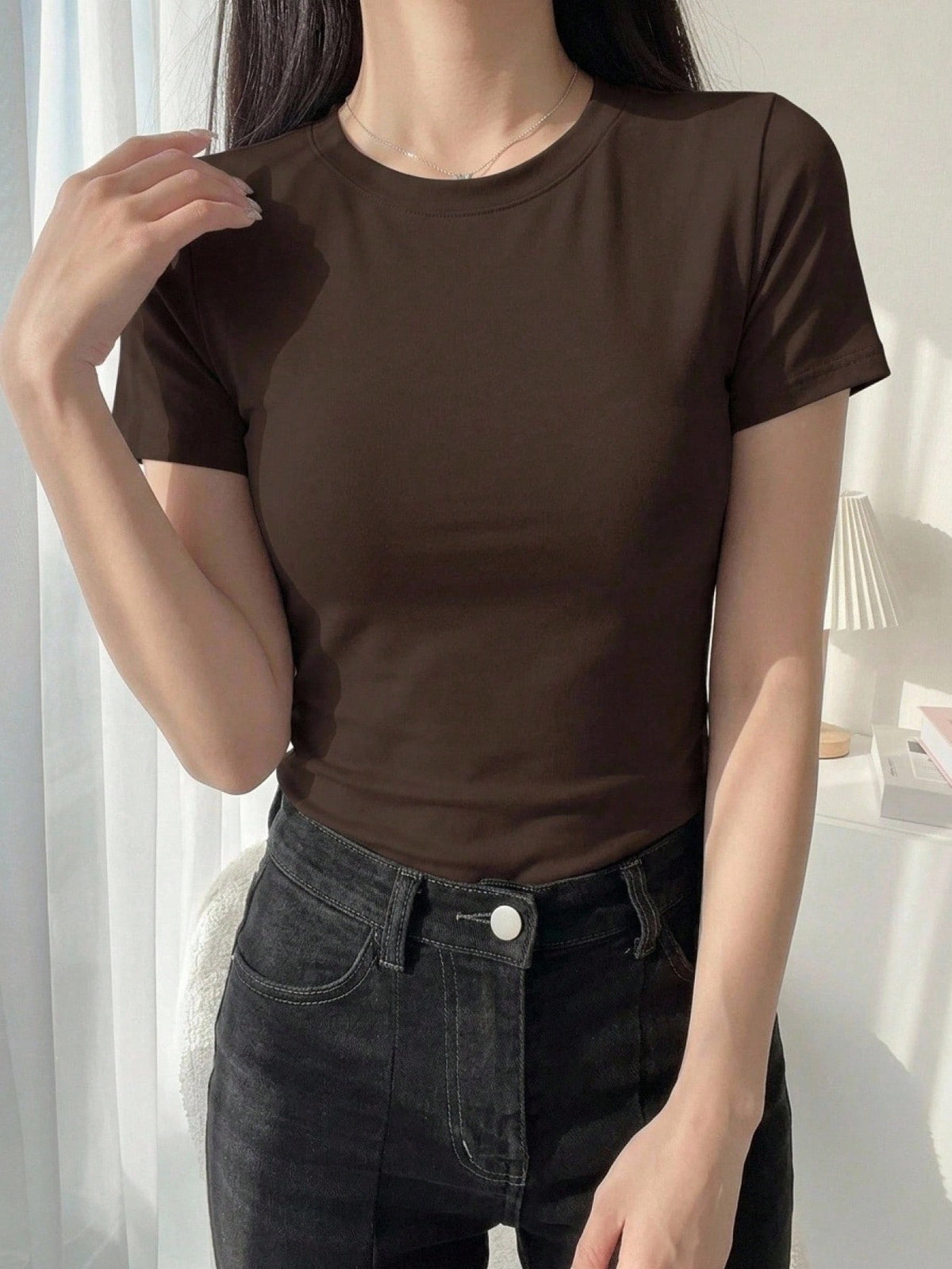 DAZY 1pc Women's Solid Color Crew Neck Fitted Short Sleeve T-Shirt