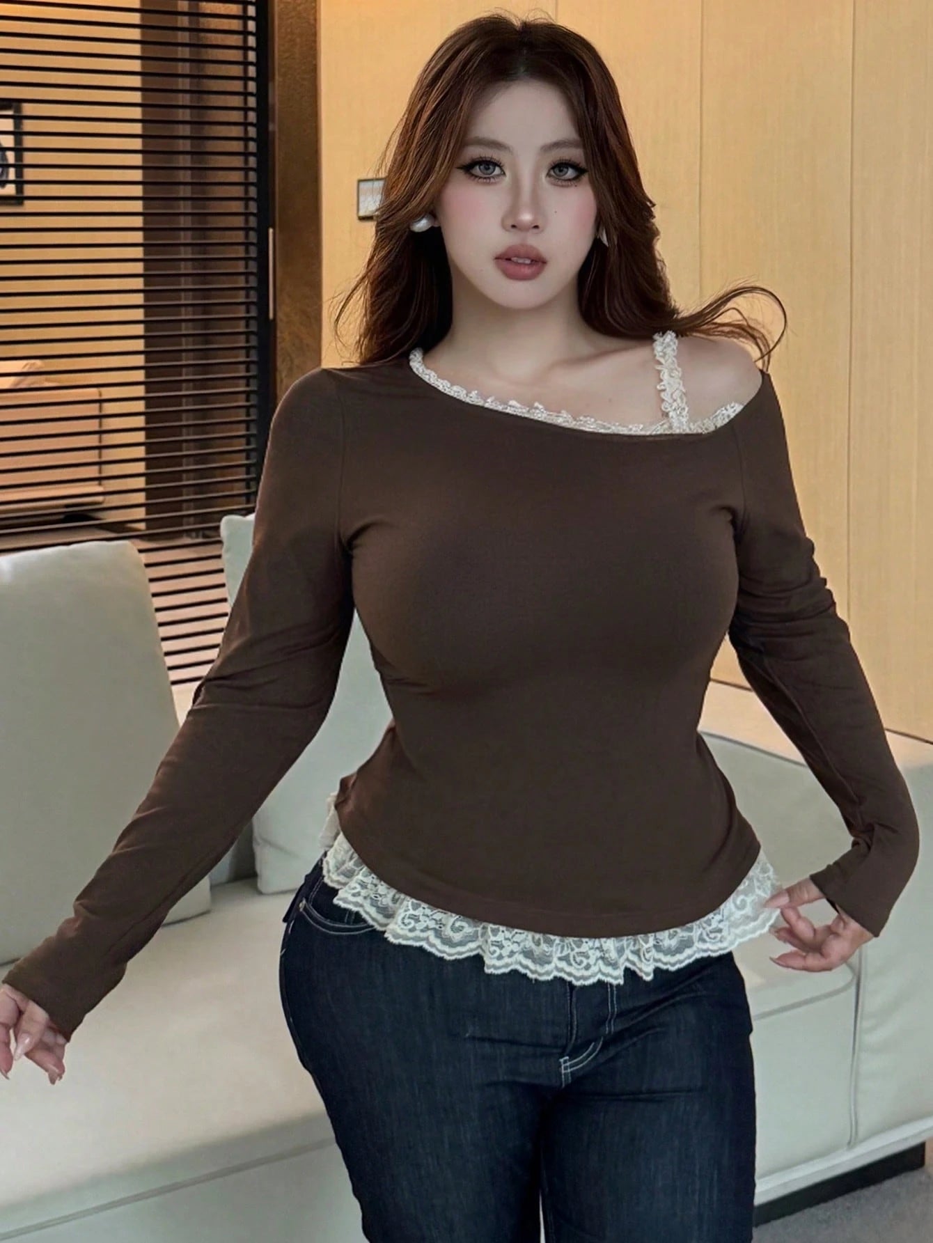 Dazy Plus Contrast Lace Fitted Minimalist Sexy Elegant One Shoulder Brown Long Sleeve Autumn New Plus Size Women's T-Shirt