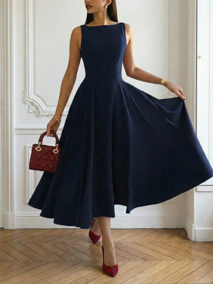 Elegant French Romantic Backless Hollow-Out Cinched Waist Sexy Charming Maxi Dress, Suitable For Christmas, Holiday Party, Date Summer