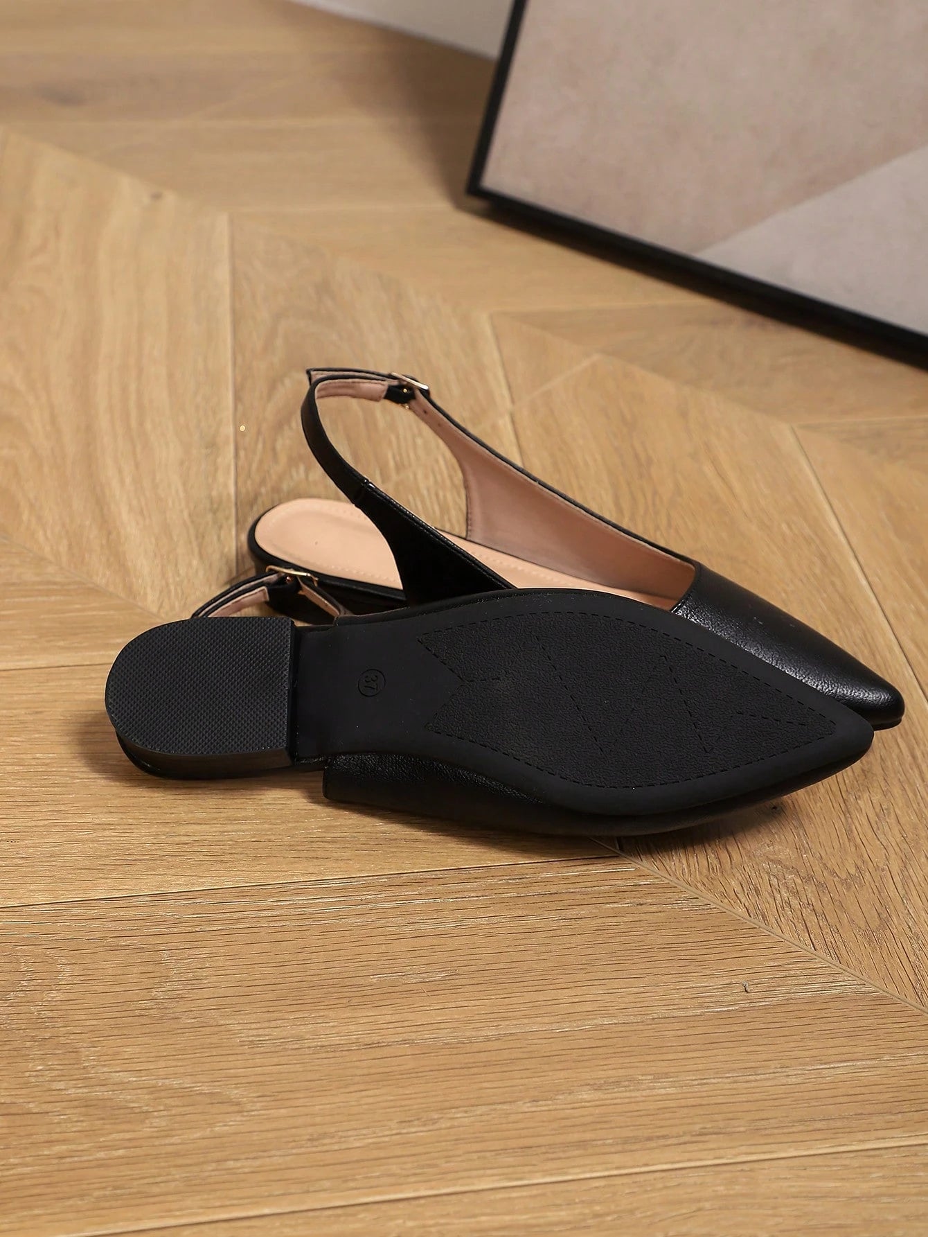 Elegant Solid-Colored Women's Low-Heeled Shoes With Ankle Buckle, Lightweight And Pointed Toe, Category: Women's Low-Heeled Shoes