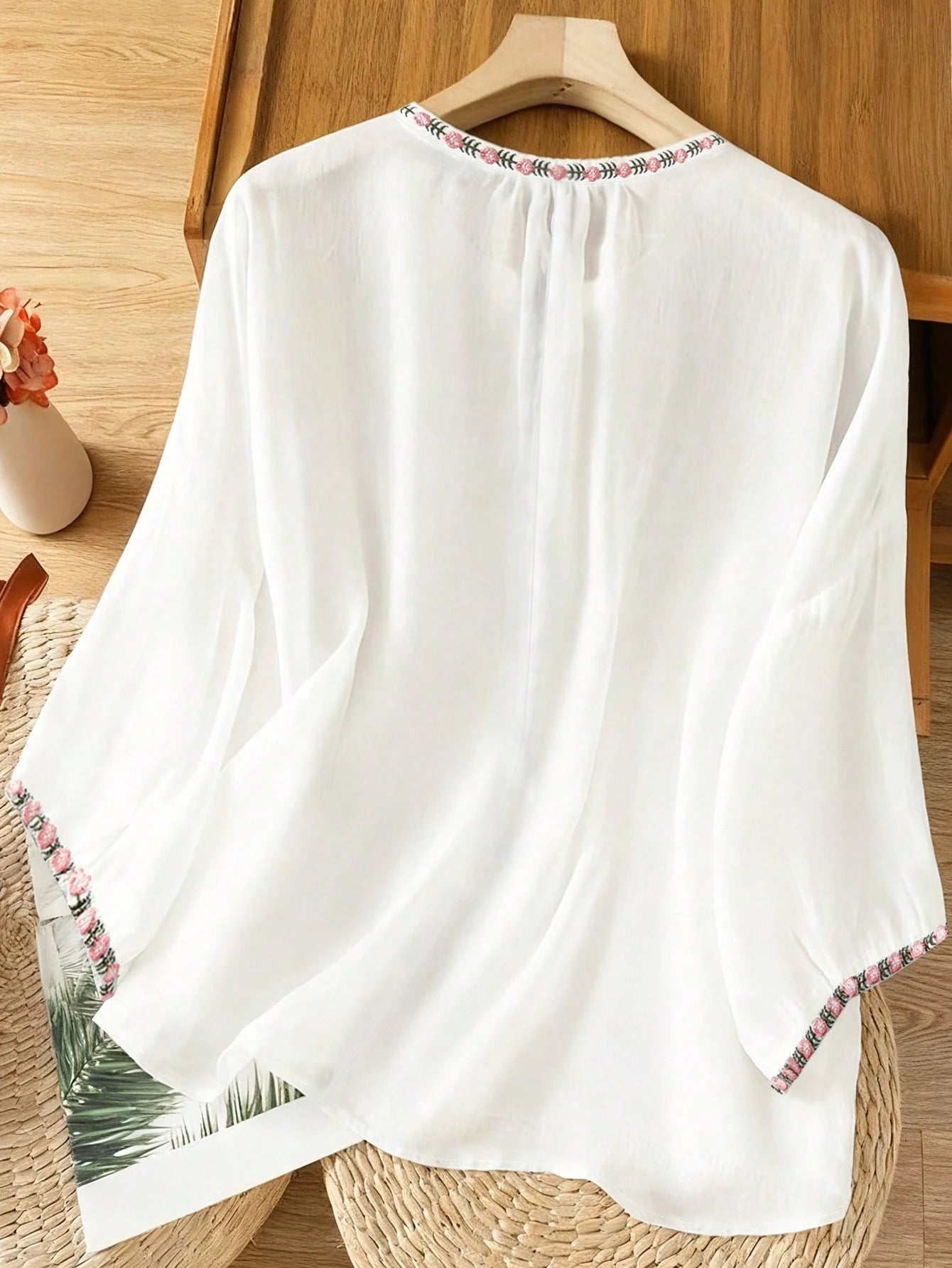 EMERY ROSE White Casual Plus Size Blouse Notched Neck Raglan Half Sleeve Woven Fabric Long Top With Floral Plant Embroidery For Women