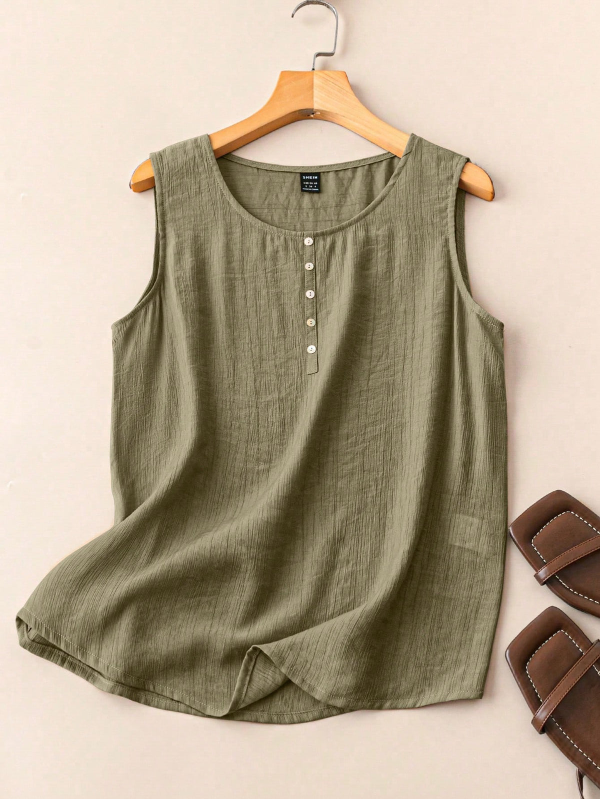 EMERY ROSE Women's Casual Button Decor Tank Top, Summer