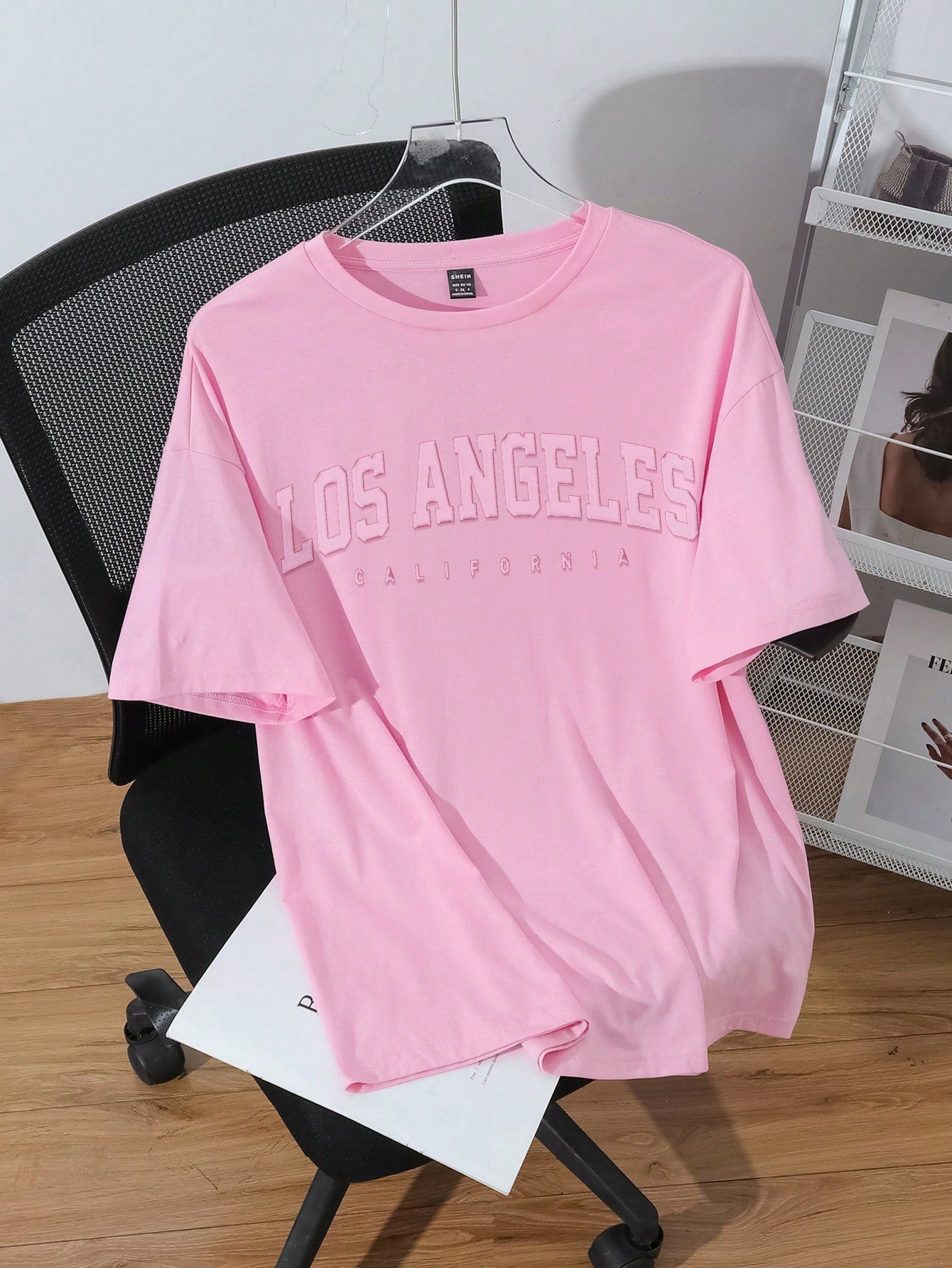 EZwear Plus Size Casual Minimalist Pink English Text Embossed Pattern Round Neck Short Sleeve Loose Fit Plus Size T-Shirt