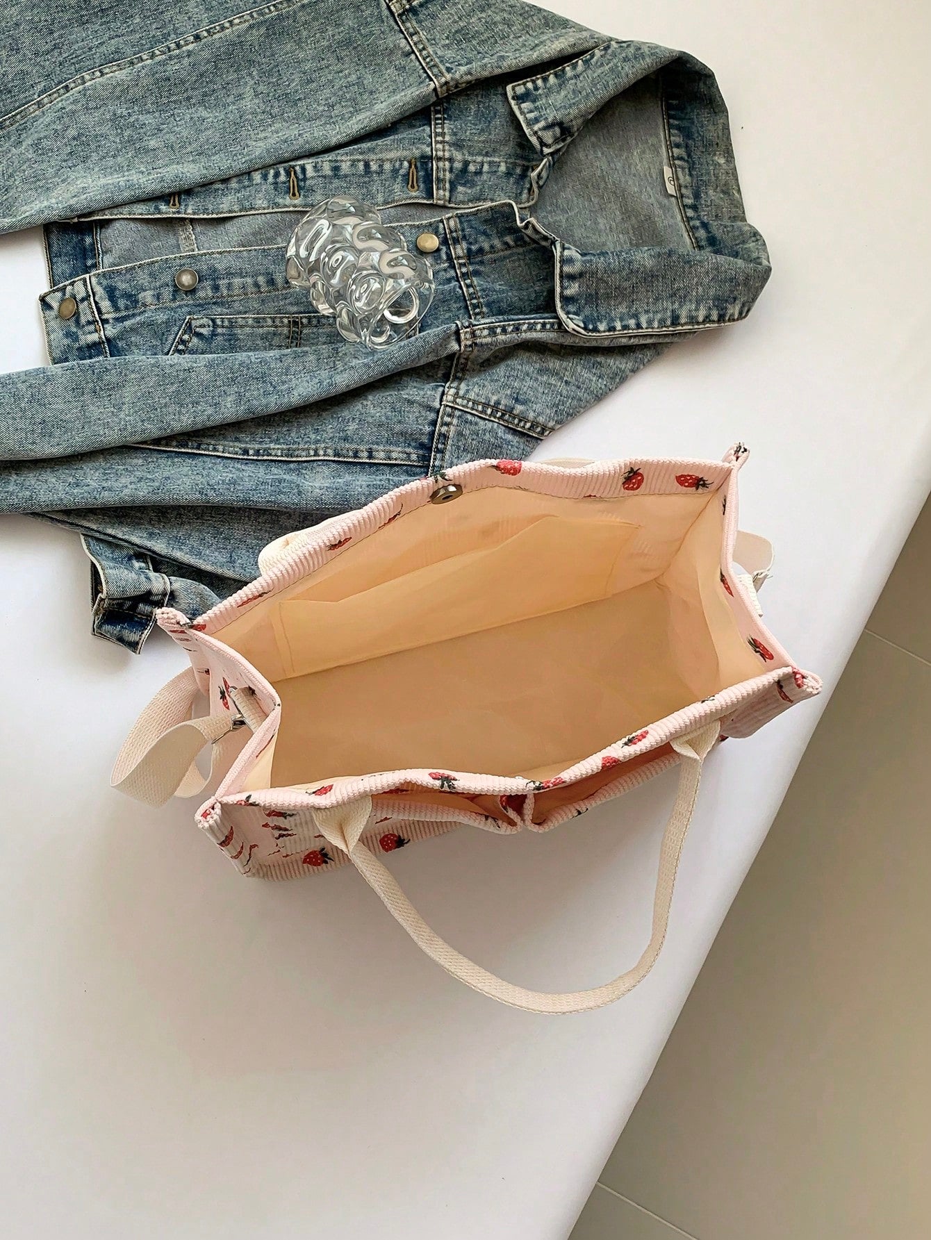 Fashionable Casual Multi-Pocket Lightweight Shopping Bag With Strawberry Pattern, Simple Large Capacity Tote Bag, Adjustable Shoulder Strap, Suitable For Girls And Women For Shopping, Commuting, Hospi