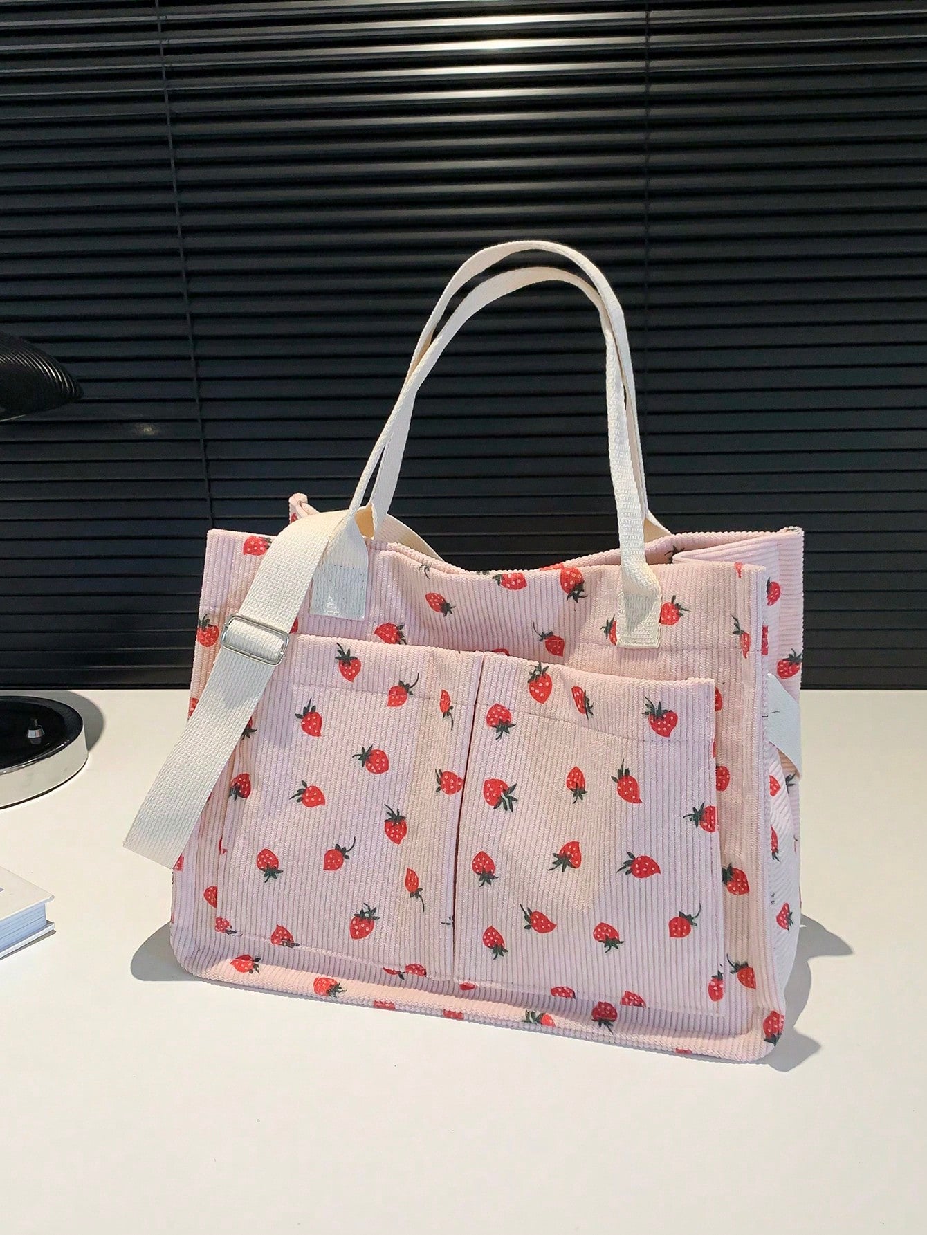 Fashionable Casual Multi-Pocket Lightweight Shopping Bag With Strawberry Pattern, Simple Large Capacity Tote Bag, Adjustable Shoulder Strap, Suitable For Girls And Women For Shopping, Commuting, Hospi