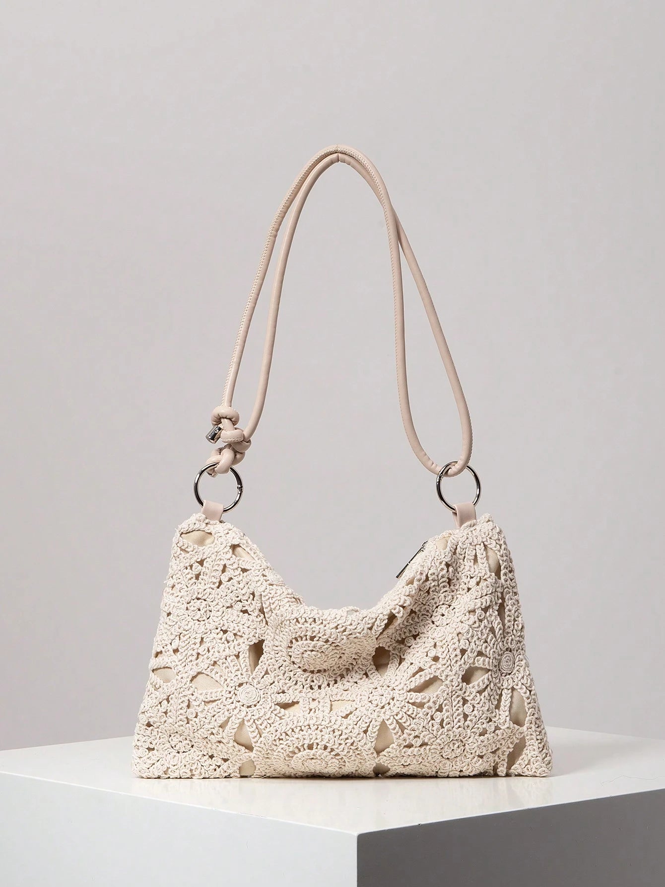 Floral Hollow Out Woven Bag, Bohemian Shoulder Bag, Straw Bag, Metal Round Clasp Underarm Bag, Beach Handbag (Pattern Random), Raffia