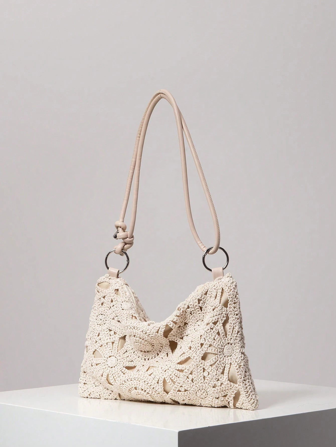 Floral Hollow Out Woven Bag, Bohemian Shoulder Bag, Straw Bag, Metal Round Clasp Underarm Bag, Beach Handbag (Pattern Random), Raffia