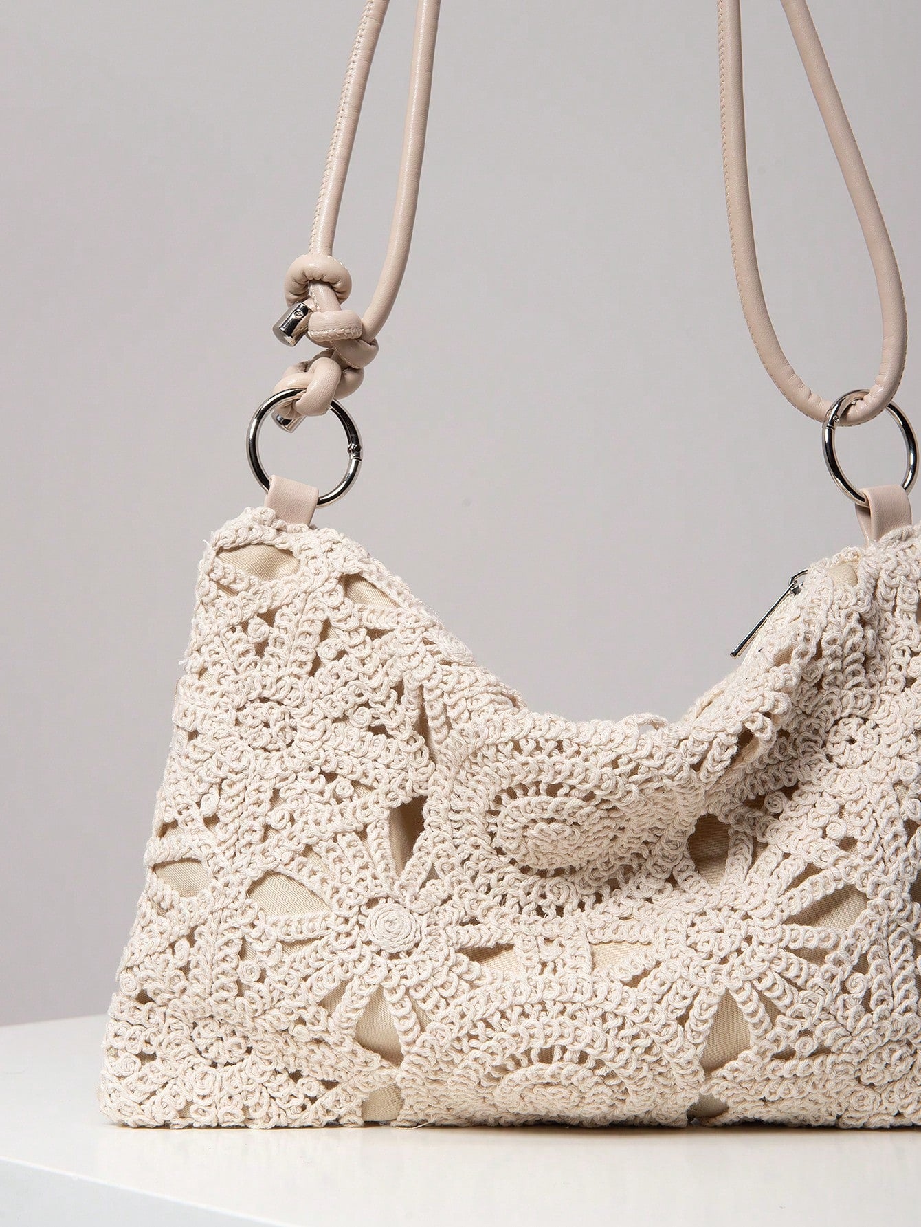 Floral Hollow Out Woven Bag, Bohemian Shoulder Bag, Straw Bag, Metal Round Clasp Underarm Bag, Beach Handbag (Pattern Random), Raffia