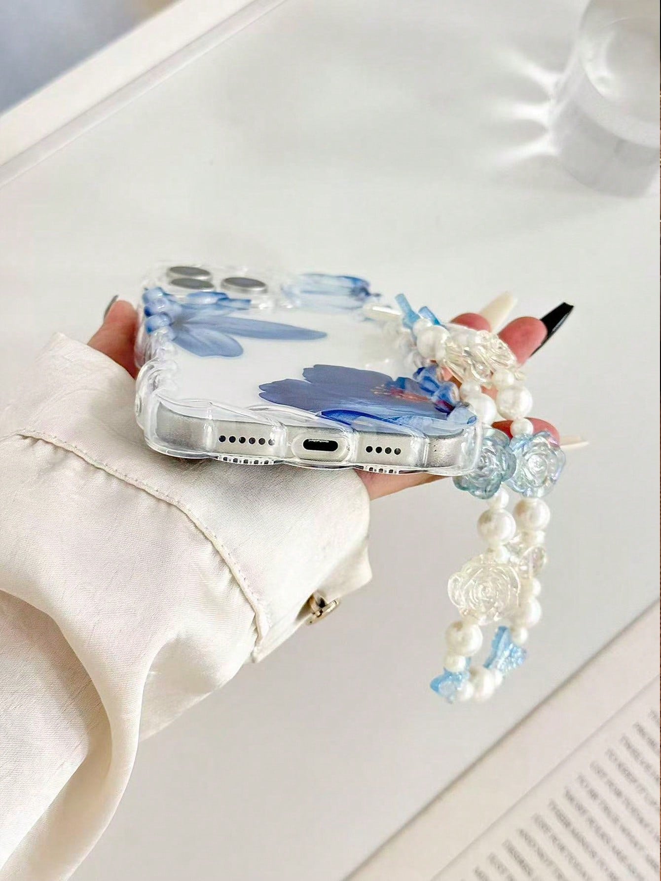 Floral Painted Braided Wave Edge Minimalist Elegant TPU Painted Shockproof Phone Case With Handmade Beaded Bracelet Accessory, Compatible With IPhone 17pro/17Air/17/17promax 16/11/16pro/16plus/16prom