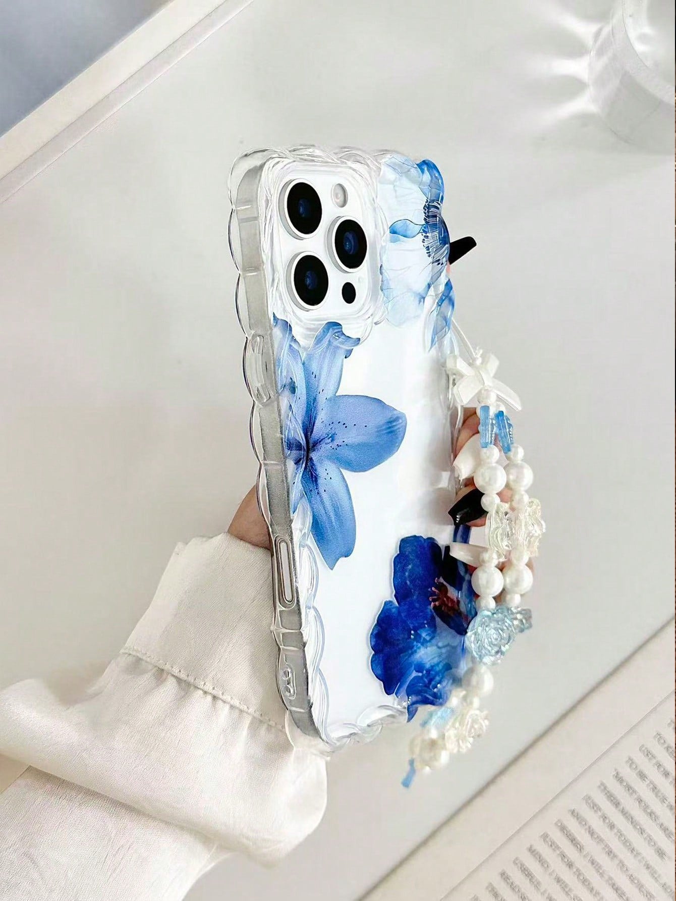 Floral Painted Braided Wave Edge Minimalist Elegant TPU Painted Shockproof Phone Case With Handmade Beaded Bracelet Accessory, Compatible With IPhone 17pro/17Air/17/17promax 16/11/16pro/16plus/16prom