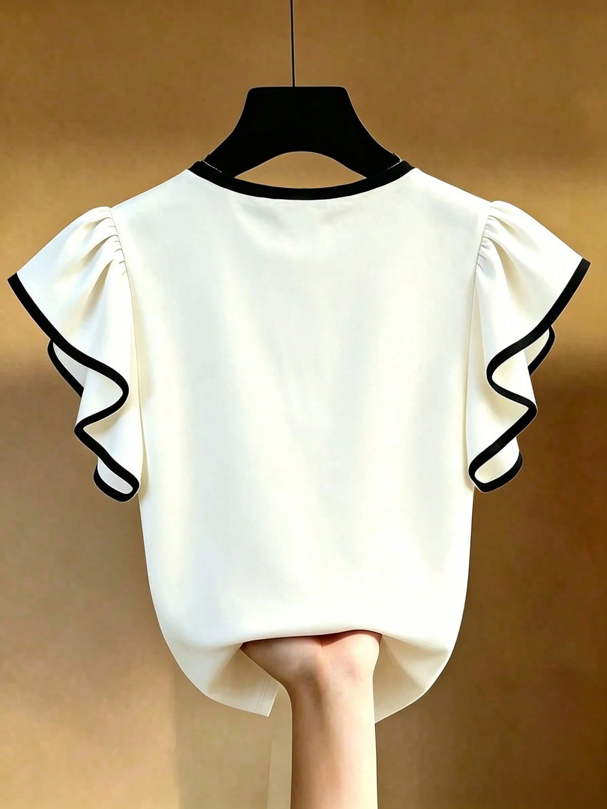 Franclia Black And White Contrast T-Shirt Made Of Skin-Friendly Elastic Fabric, Comfortable To Wear. Round Neck With Contrast Trim, Simple Yet Elegant; Flutter Sleeve Design Adds A Gentle And Yo