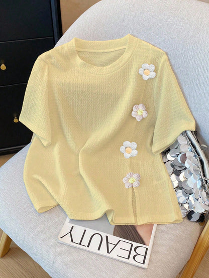 Franclia Stylish Round Neck Short Sleeve T-Shirt, 3D Floral Graphic Tee Creamy Yellow Clothes For University
