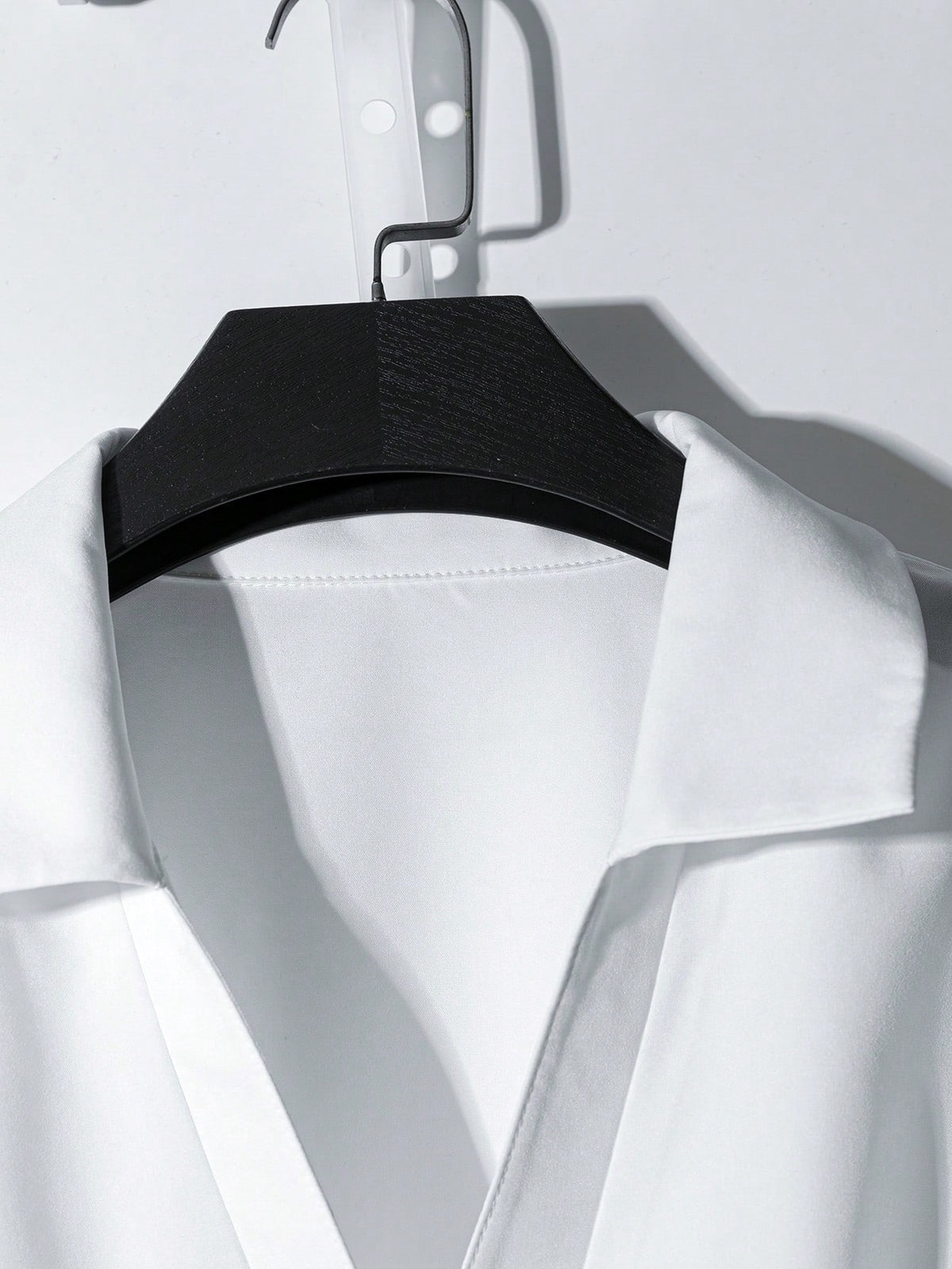 Franclia Women's Solid Color Pleated Polo Collar Short Sleeve Cinched Waist Chiffon Versatile White Blouse For Summer