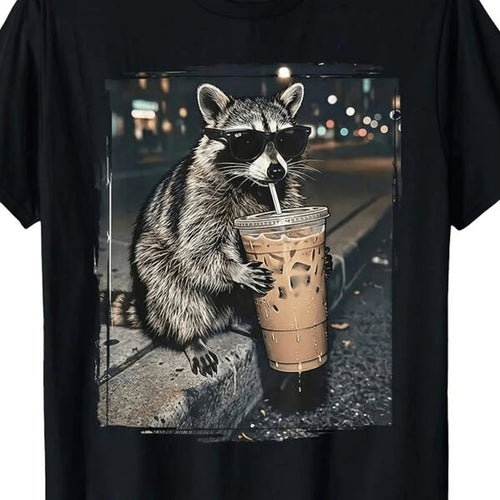 Fun Raccoon Drinking Iced Coffee T-Shirt, Casual Round Neck Raccoon Pattern, Humorous Animal Clothing, Suitable For Parties And Everyday Wear.