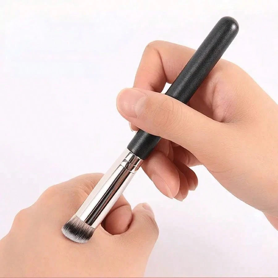 Glossy Handle Makeup Brush With Soft And Dense Bristles For Men And Women, Suitable For Concealer, Blending, Setting Powder, Liquid, Cream, And Polishing Cosmetics. It Can Be Used For Contouring The N