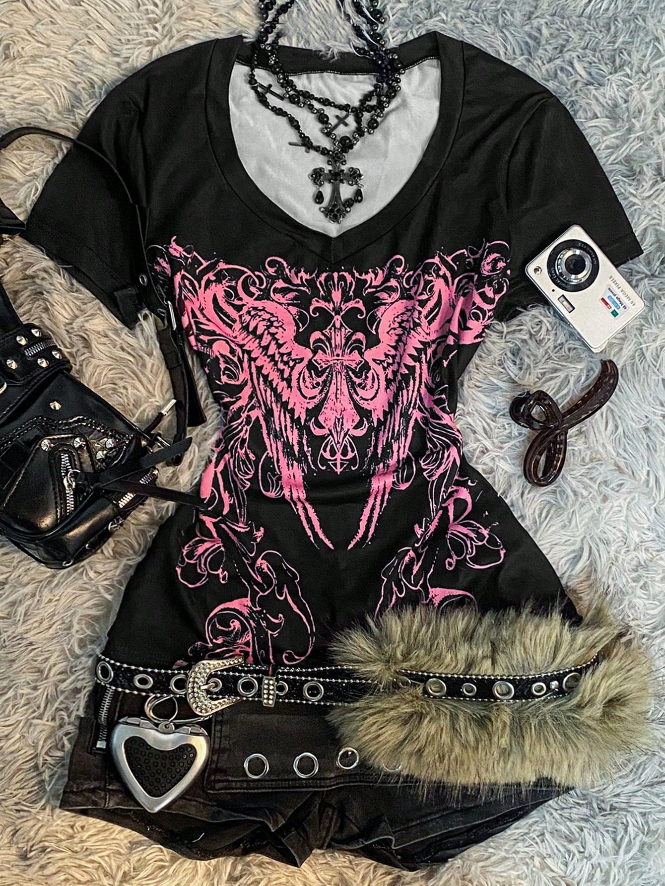 IslaSuriya Women's Black Summer Goth Graphic T-Shirt,2000s Gothic Cross Y2K Print V-Neck Slim Fit Short-Sleeve,Suitable For Concert,Parties & Gatherings