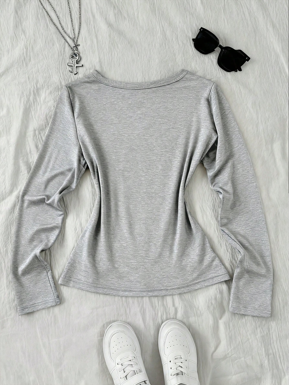 IslaSuriya Women's Letter Print V-Neck Casual Long Sleeve T-Shirt