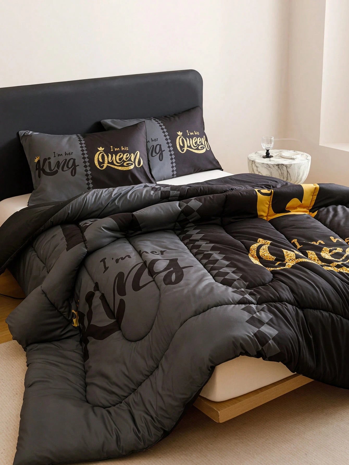 KTABEDDING 3PCS Super Soft Breathable Black Grey Color Blocking Crown Letter Thickening Quilt Set (1 Comforter +2 Pillowcases Without Pillow Core), Contains Padding 180gsm Quilting Soft Ventilate Digi