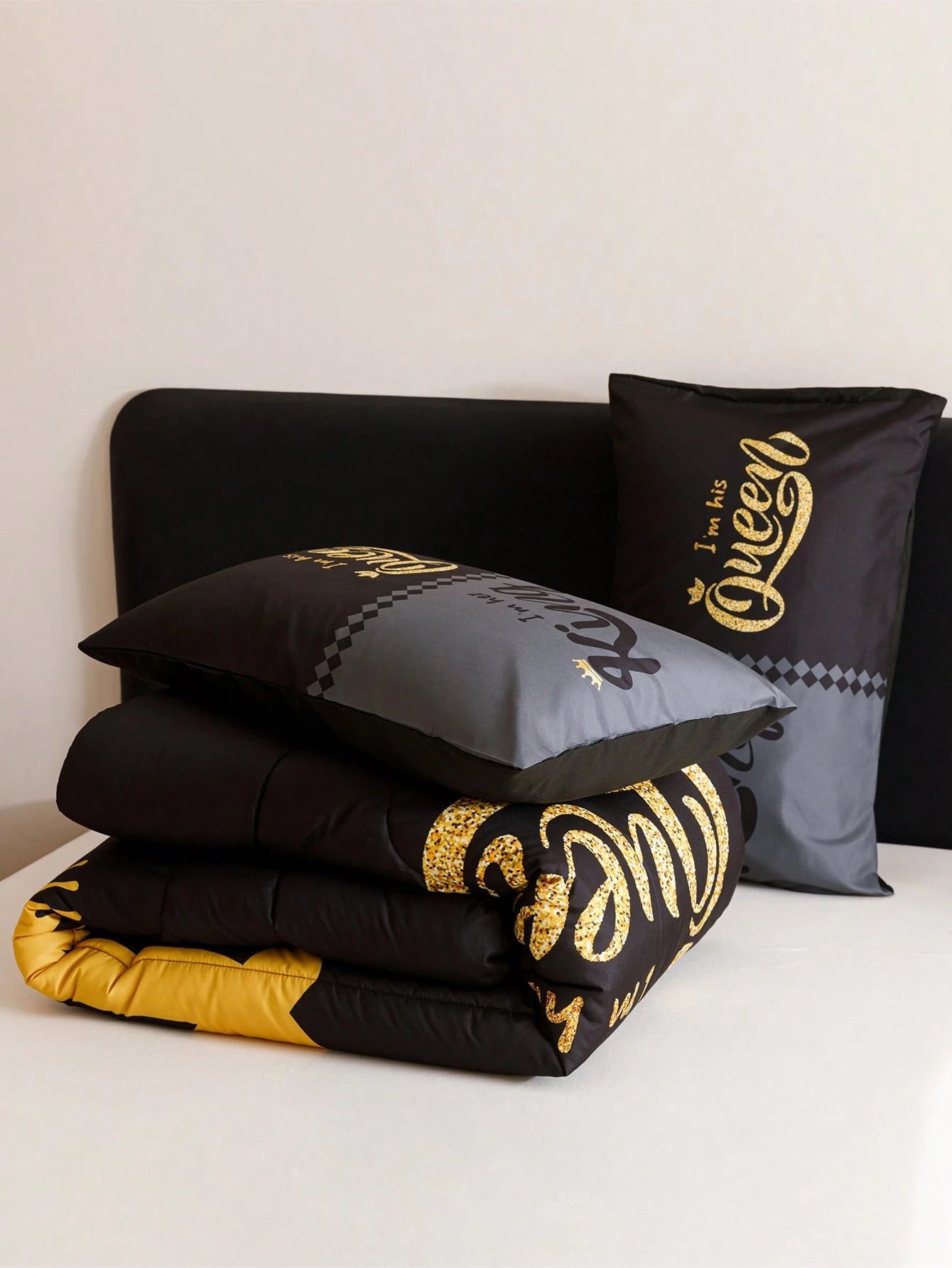 KTABEDDING 3PCS Super Soft Breathable Black Grey Color Blocking Crown Letter Thickening Quilt Set (1 Comforter +2 Pillowcases Without Pillow Core), Contains Padding 180gsm Quilting Soft Ventilate Digi