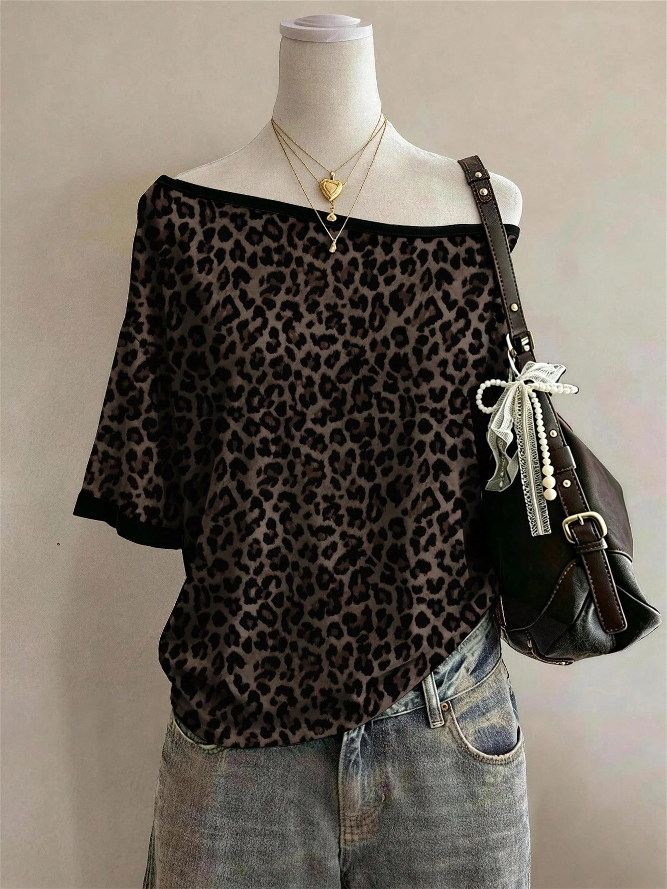 Lalippa Leopard Print Digital Print Fashion Minimalist Women's Round Neck T-Shirt Friend's Gift