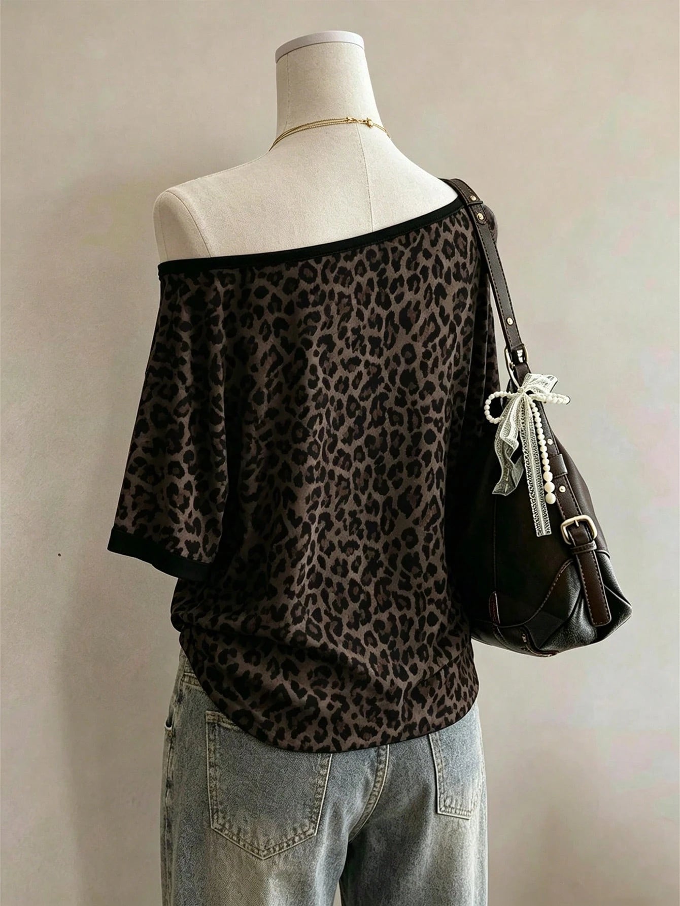 Lalippa Leopard Print Digital Print Fashion Minimalist Women's Round Neck T-Shirt Friend's Gift