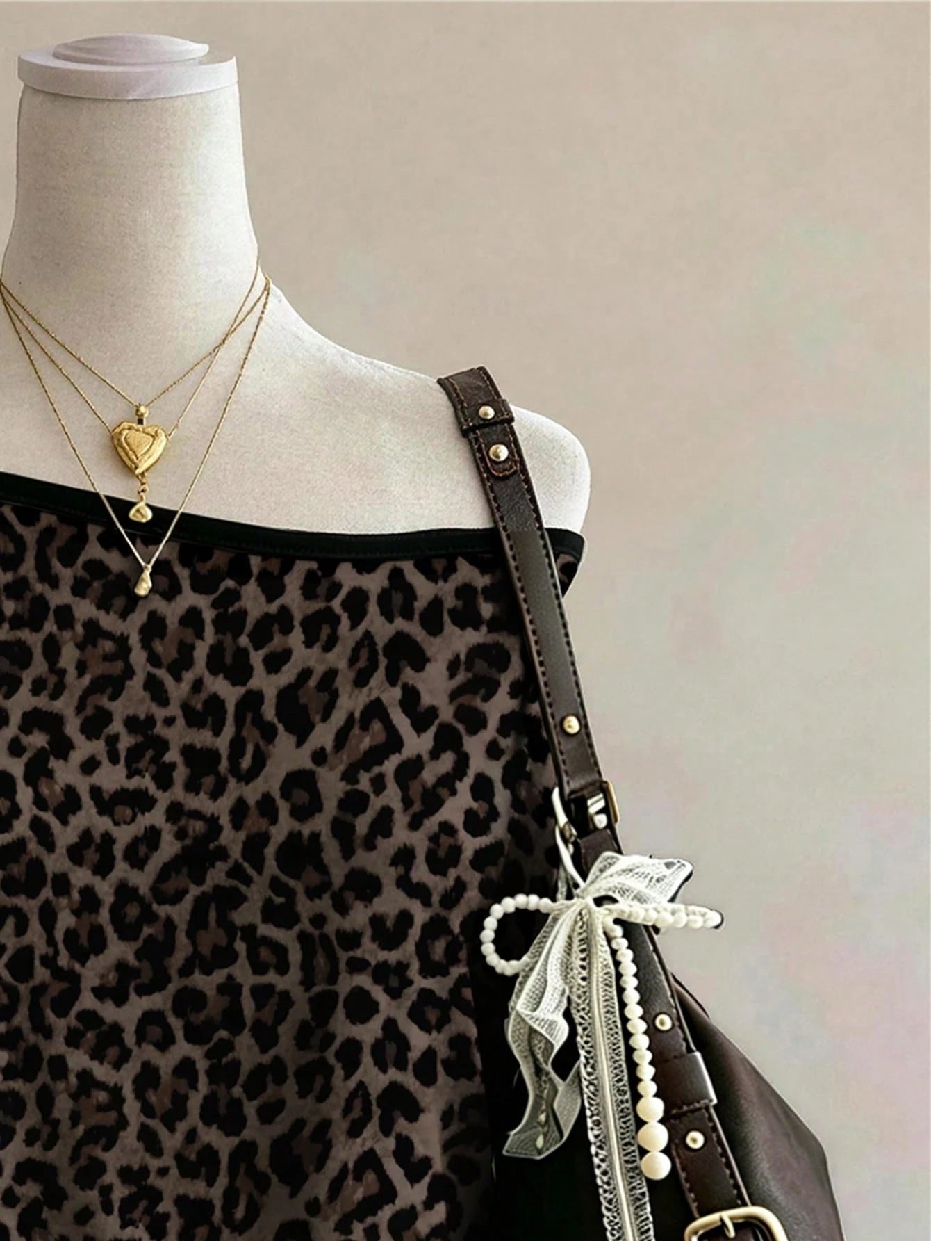 Lalippa Leopard Print Digital Print Fashion Minimalist Women's Round Neck T-Shirt Friend's Gift