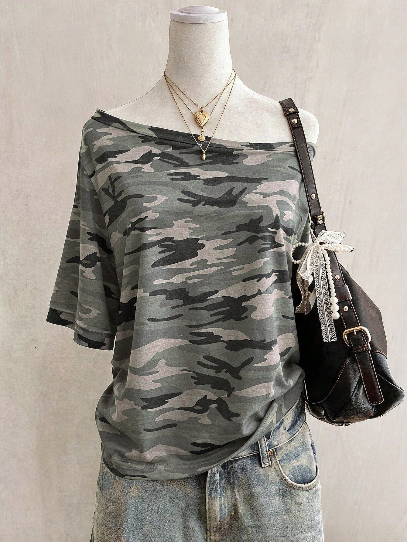 Lalippa Leopard Print Digital Print Fashion Minimalist Women's Round Neck T-Shirt Friend's Gift