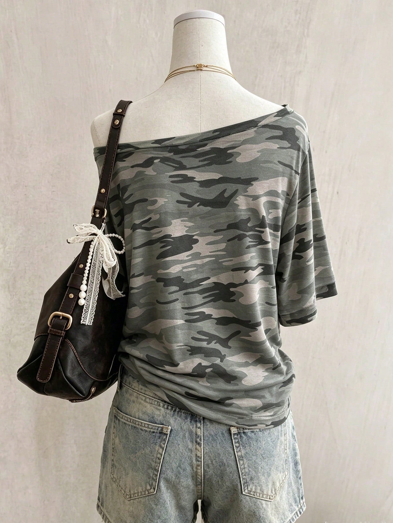 Lalippa Leopard Print Digital Print Fashion Minimalist Women's Round Neck T-Shirt Friend's Gift