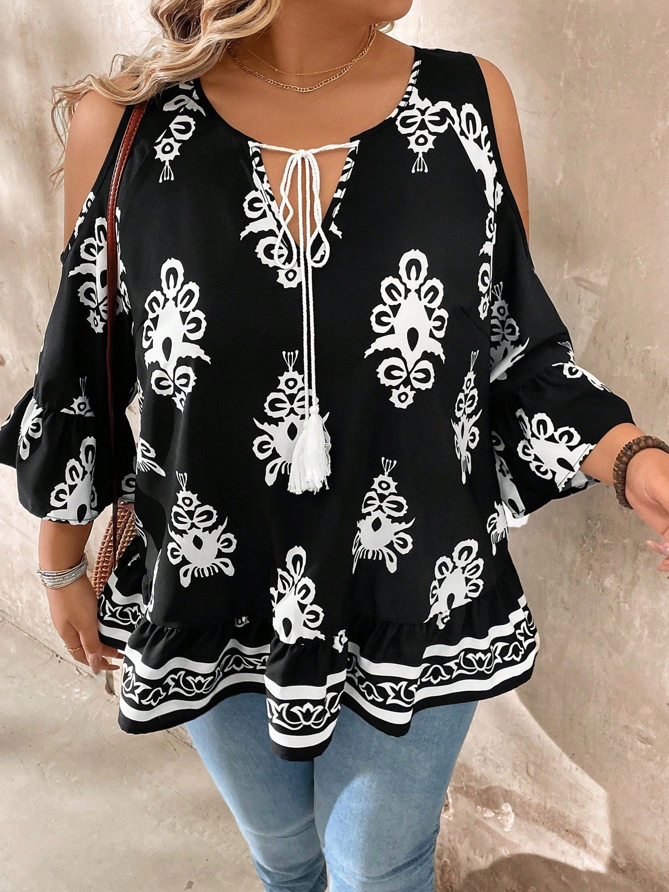 LUNE Plus Size Open Shoulder Tie-Up Tasseled Casual Vacation Shirt