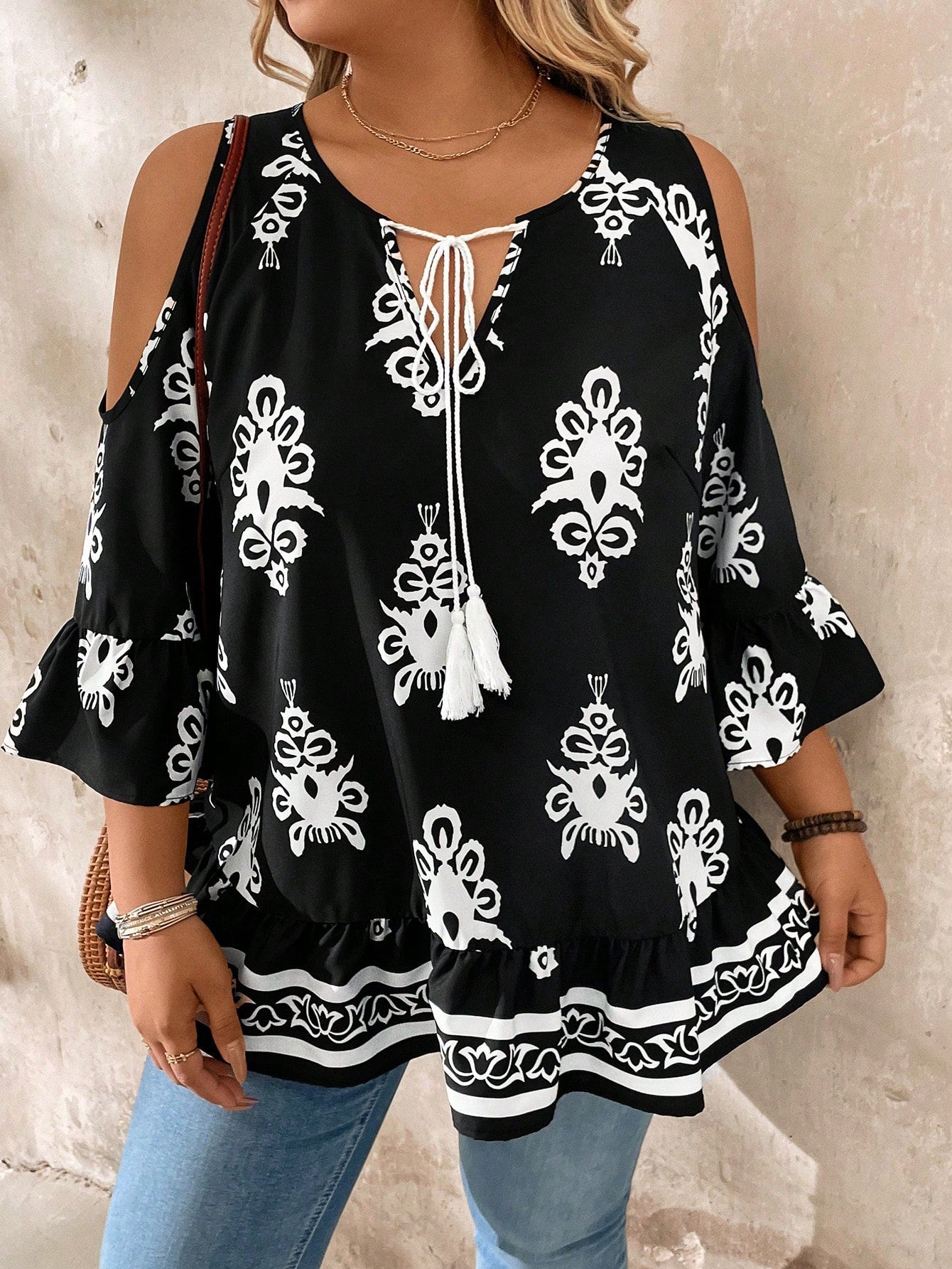 LUNE Plus Size Open Shoulder Tie-Up Tasseled Casual Vacation Shirt