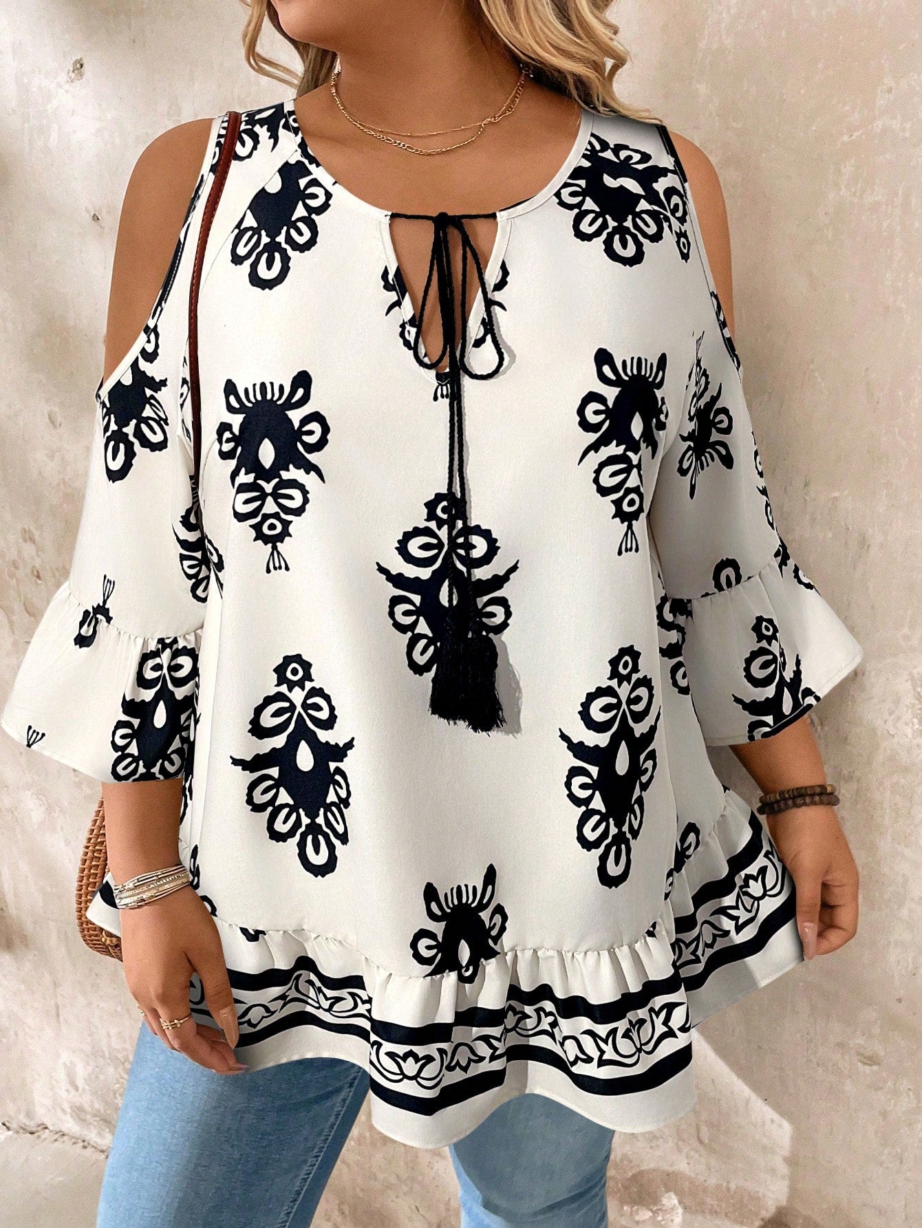 LUNE Plus Size Open Shoulder Tie-Up Tasseled Casual Vacation Shirt
