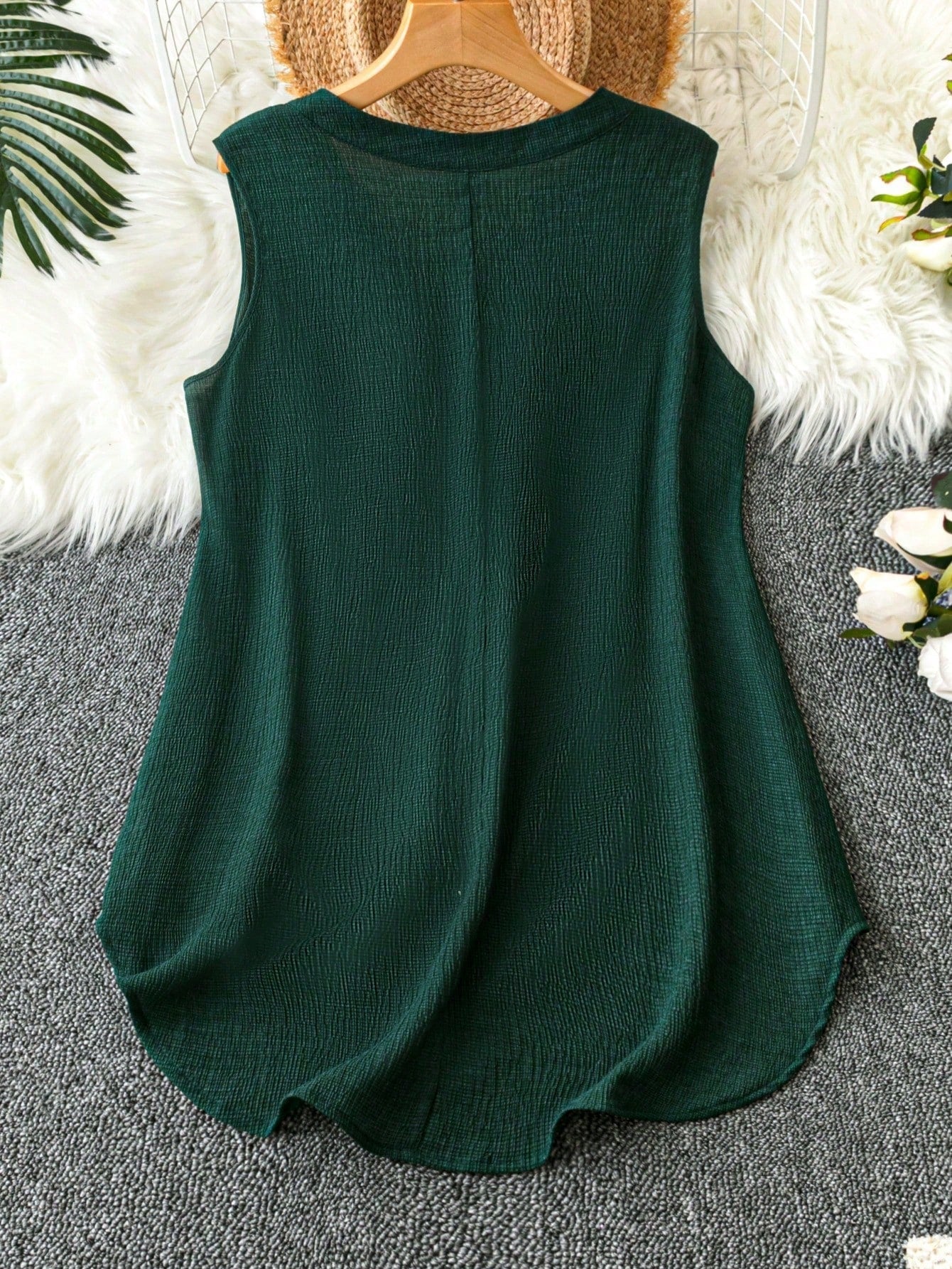 LUNE Plus Size Women Solid Color Simple Daily Sleeveless Blouse