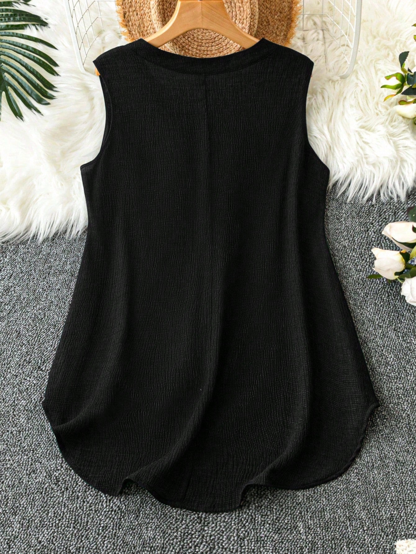 LUNE Plus Size Women Solid Color Simple Daily Sleeveless Blouse