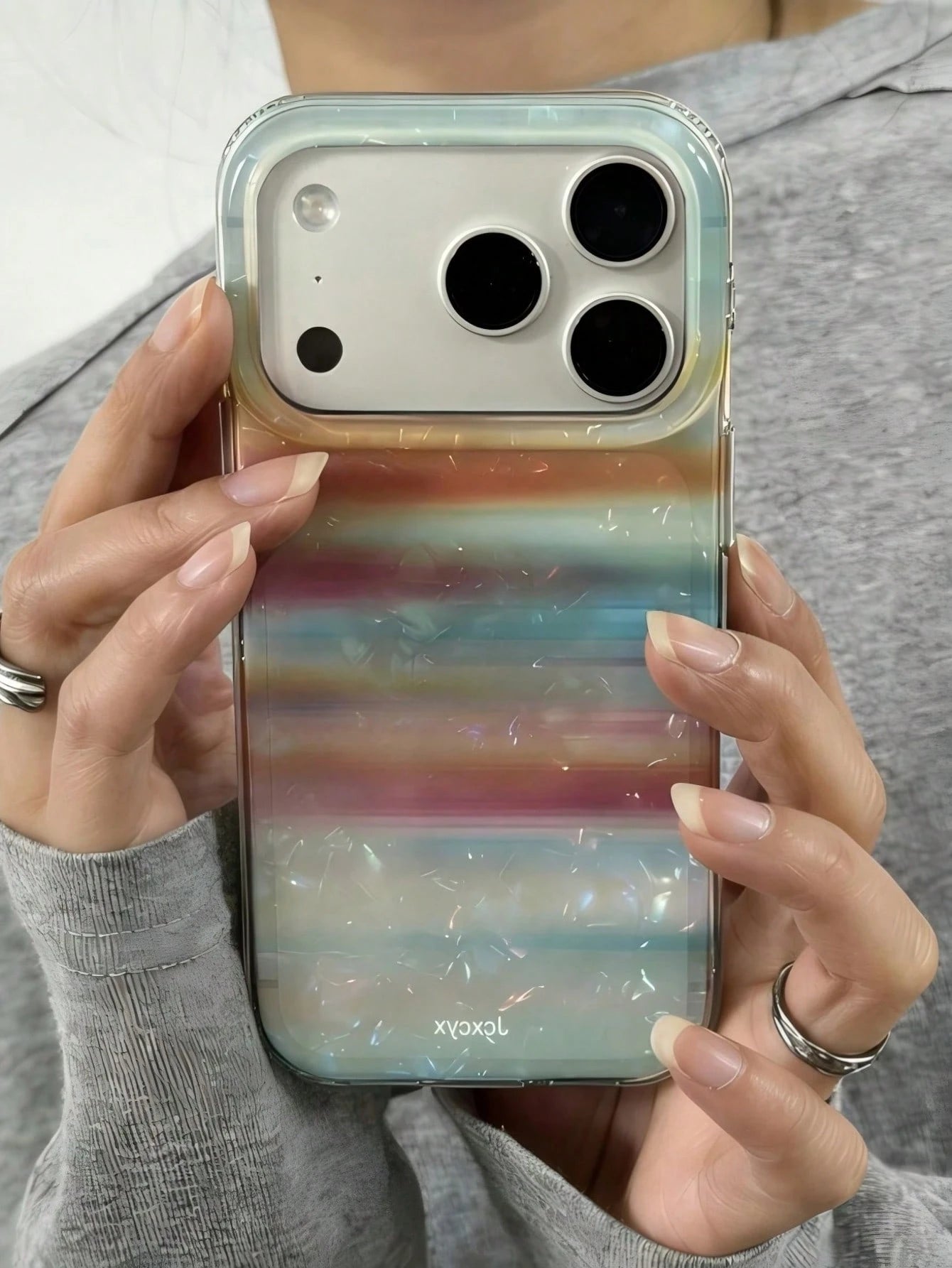 Luxury Shiny Rainbow Striped Seashell Pattern Laser Glossy Gradient Phone Case, Suitable For IPhone 17 Pro Max, 17 Pro, 16 Pro Max, 15, 14 Pro, 13, 12 Pro, 14, 16 Plus, 17 Air, 11, 13 And Other Models