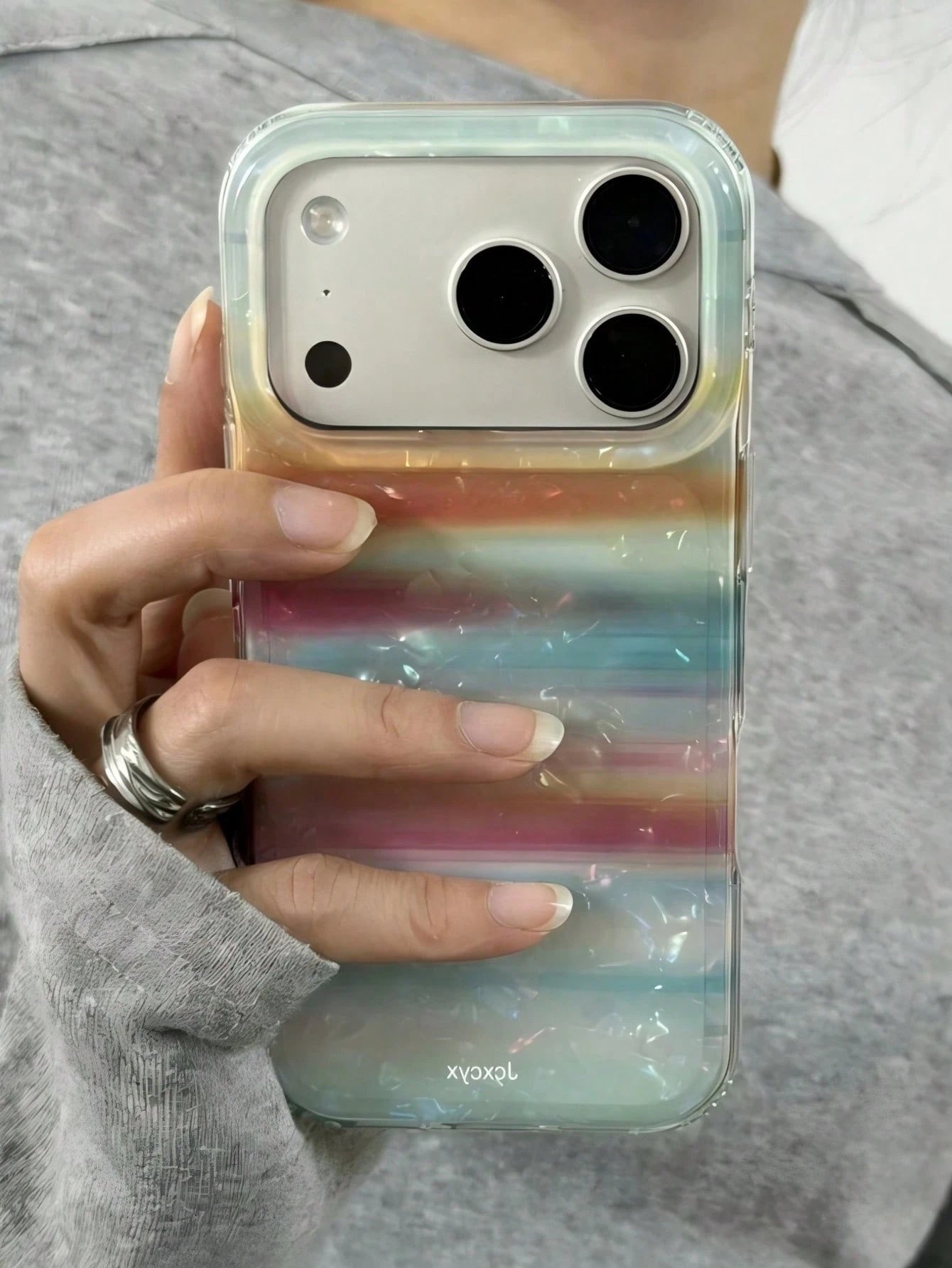 Luxury Shiny Rainbow Striped Seashell Pattern Laser Glossy Gradient Phone Case, Suitable For IPhone 17 Pro Max, 17 Pro, 16 Pro Max, 15, 14 Pro, 13, 12 Pro, 14, 16 Plus, 17 Air, 11, 13 And Other Models